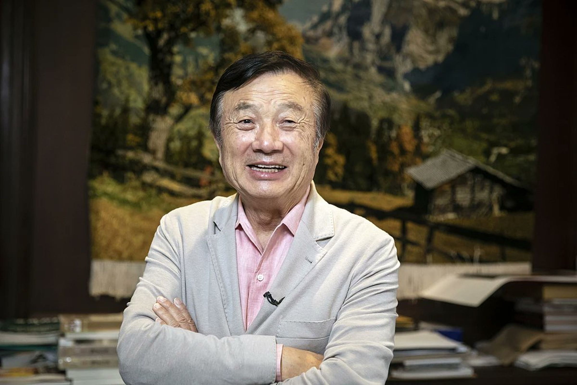 任正非表示，中國其實無需擔心晶片問題，因為用疊加和集群等方法，計算結果還是能與最先進的晶片水準相當。（翻攝自X@bihaiqinghe）