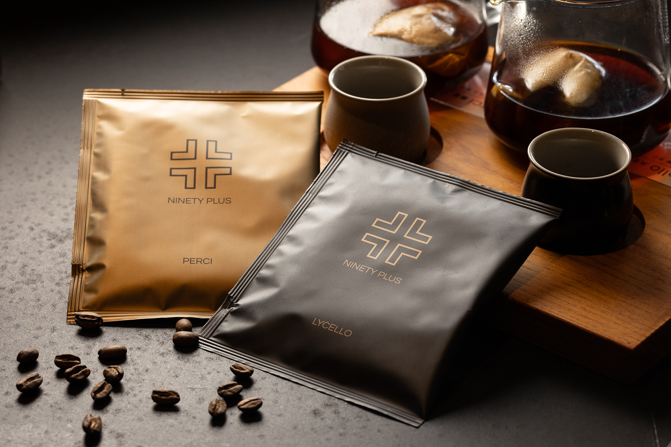 來自美國的Ninety Plus在台北大直推出全球首間旗艦店，讓喝咖啡已不再只是味覺上的滿足，也是一趟讓感官跟著咖啡穿越稜線、水氣與陽光的旅程。