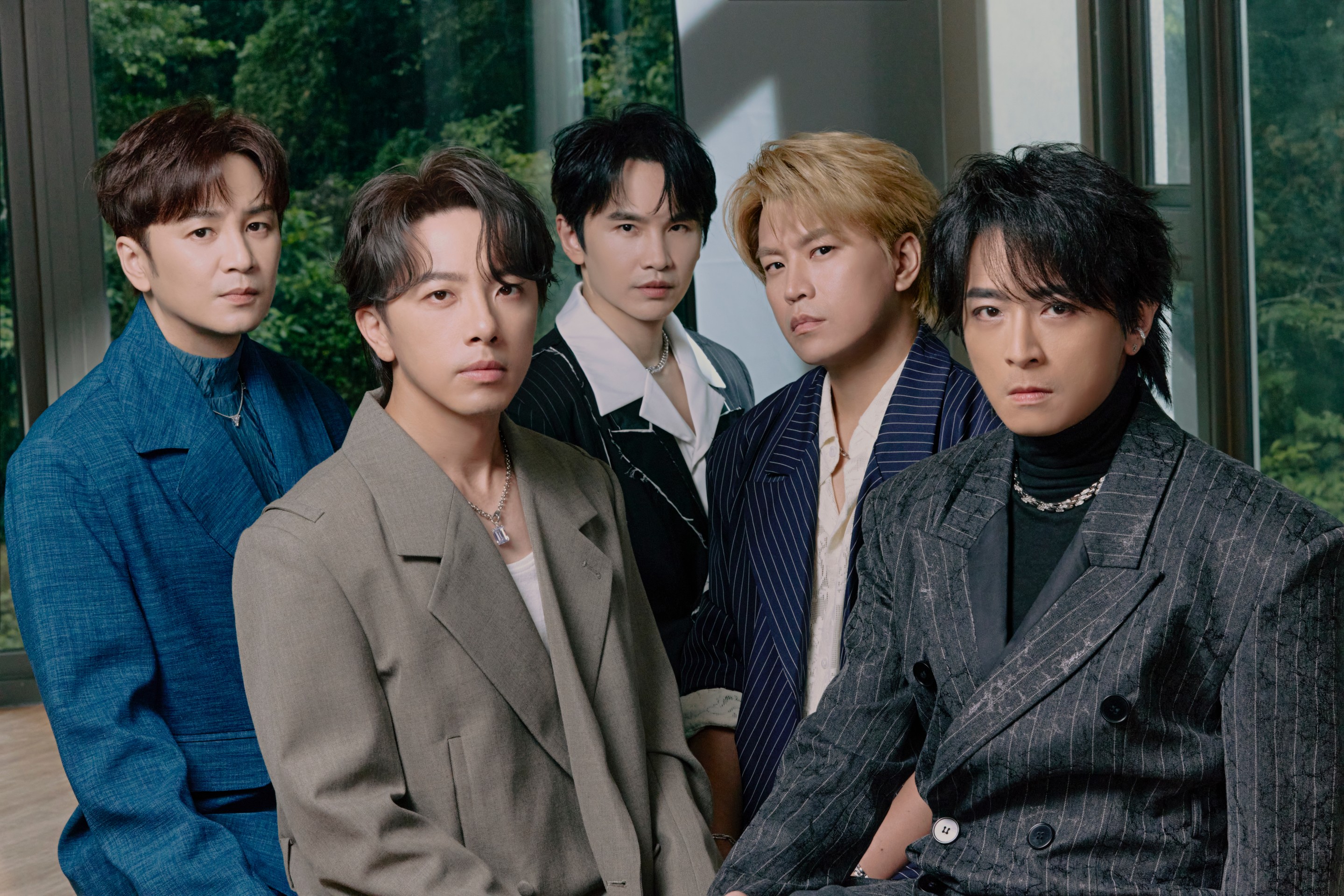 ENERGY全員因健康因素沒有當兵，如今檢方約談書偉（左1）、坤達（左2）到案說明，兩人都承認錯誤，TORO（右1）表示有正常醫院證明並完成替代役。（相信音樂提供）