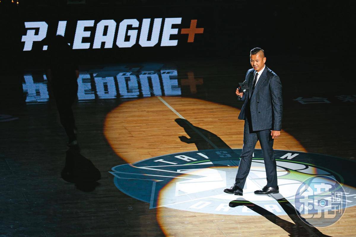 2021年底藝人陳建州創立的 P. LEAGUE+ 職籃聯盟,在開幕戰前夕驚傳旗下球員未成年時期的偷拍影片遭外流。(資料照)