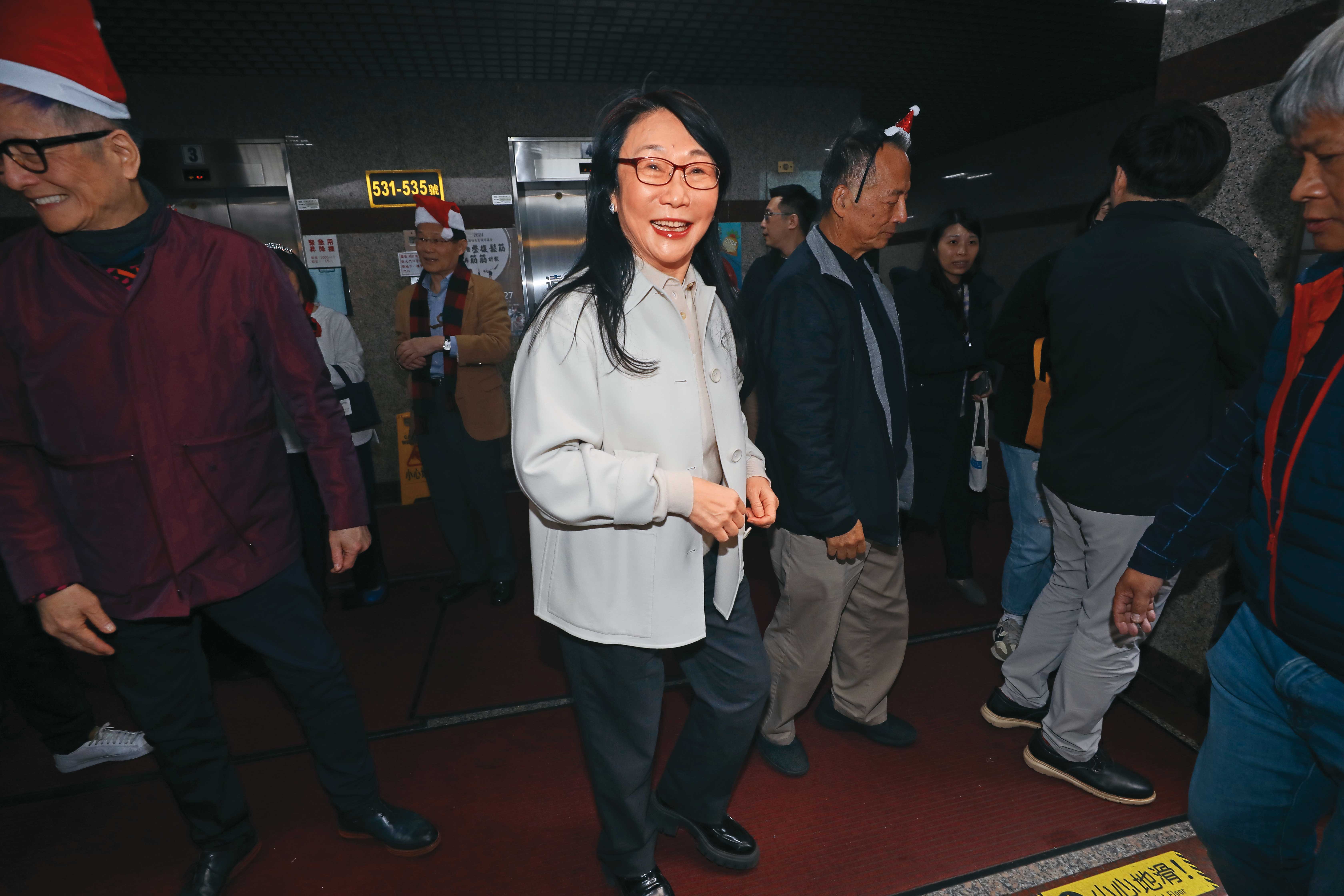 Google斥資2.5億美元收購宏達電XR團隊，引發各界討論。