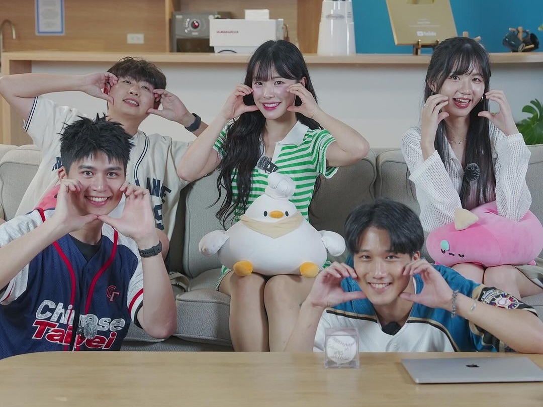 「Dcard Video」大書（後排左）因爆出出軌醜聞退團，圖為團隊日前與啦啦隊員李多慧（後排中）拍片。（翻攝自@dcard.video IG）