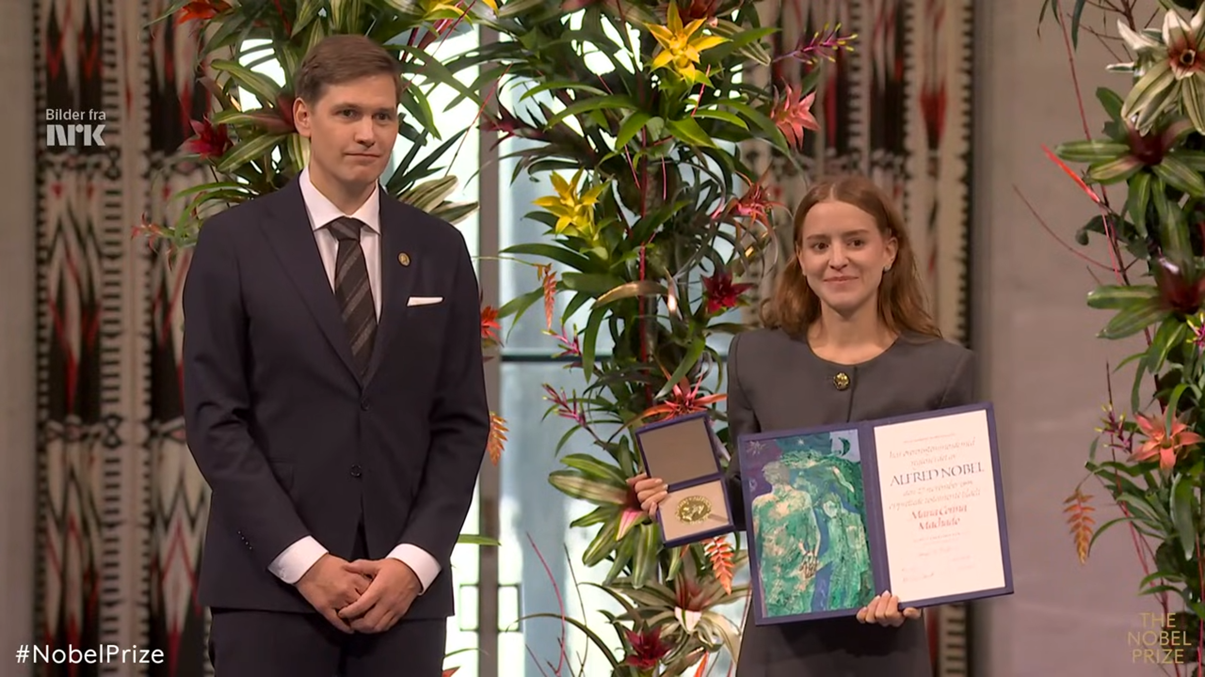 女兒安娜為馬查多代領諾貝爾和平獎。(翻攝自YouTube Nobel Prize)