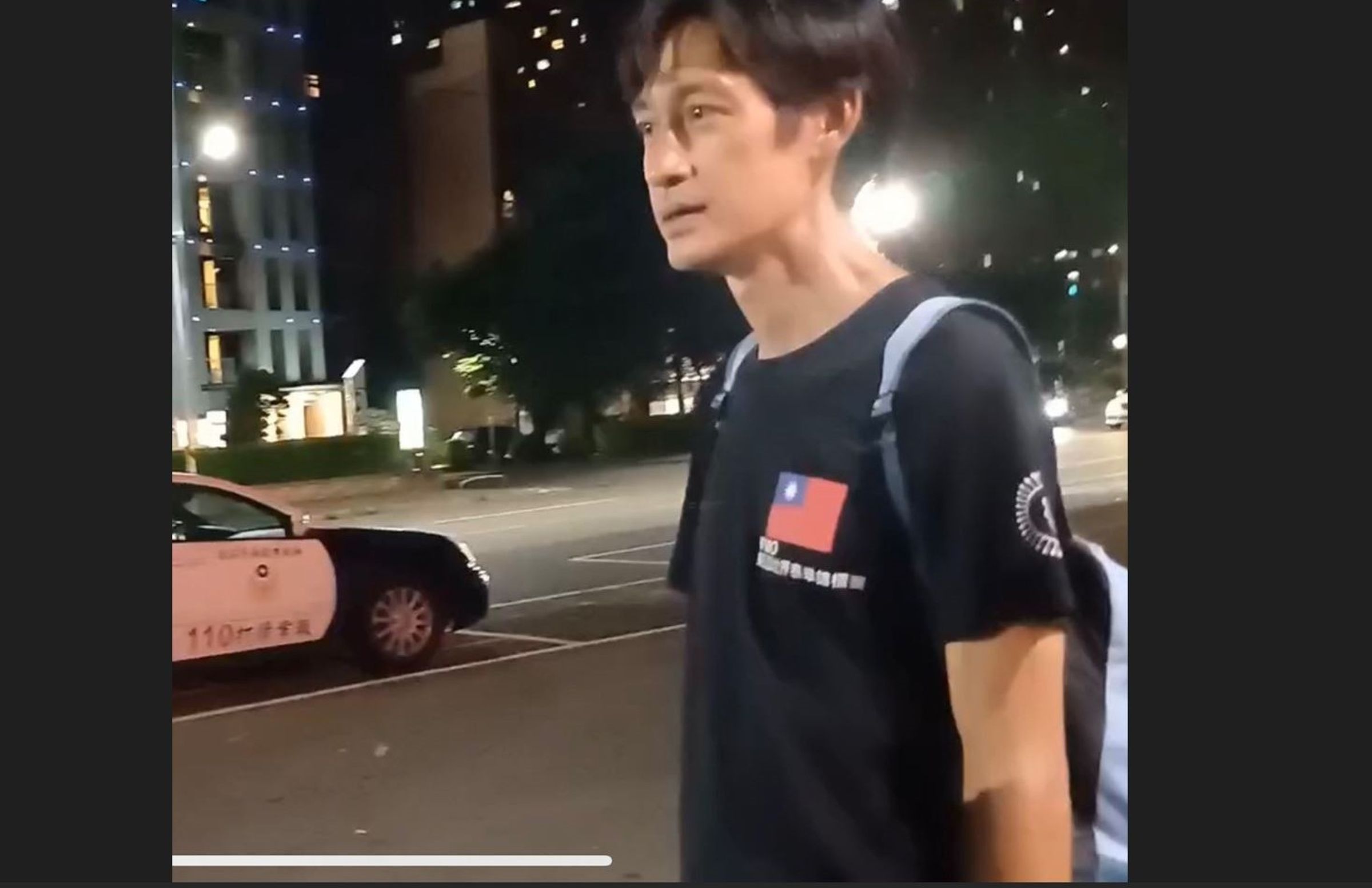 唐治平昨現身派出所拿地檢署通知單。（翻攝畫面）
