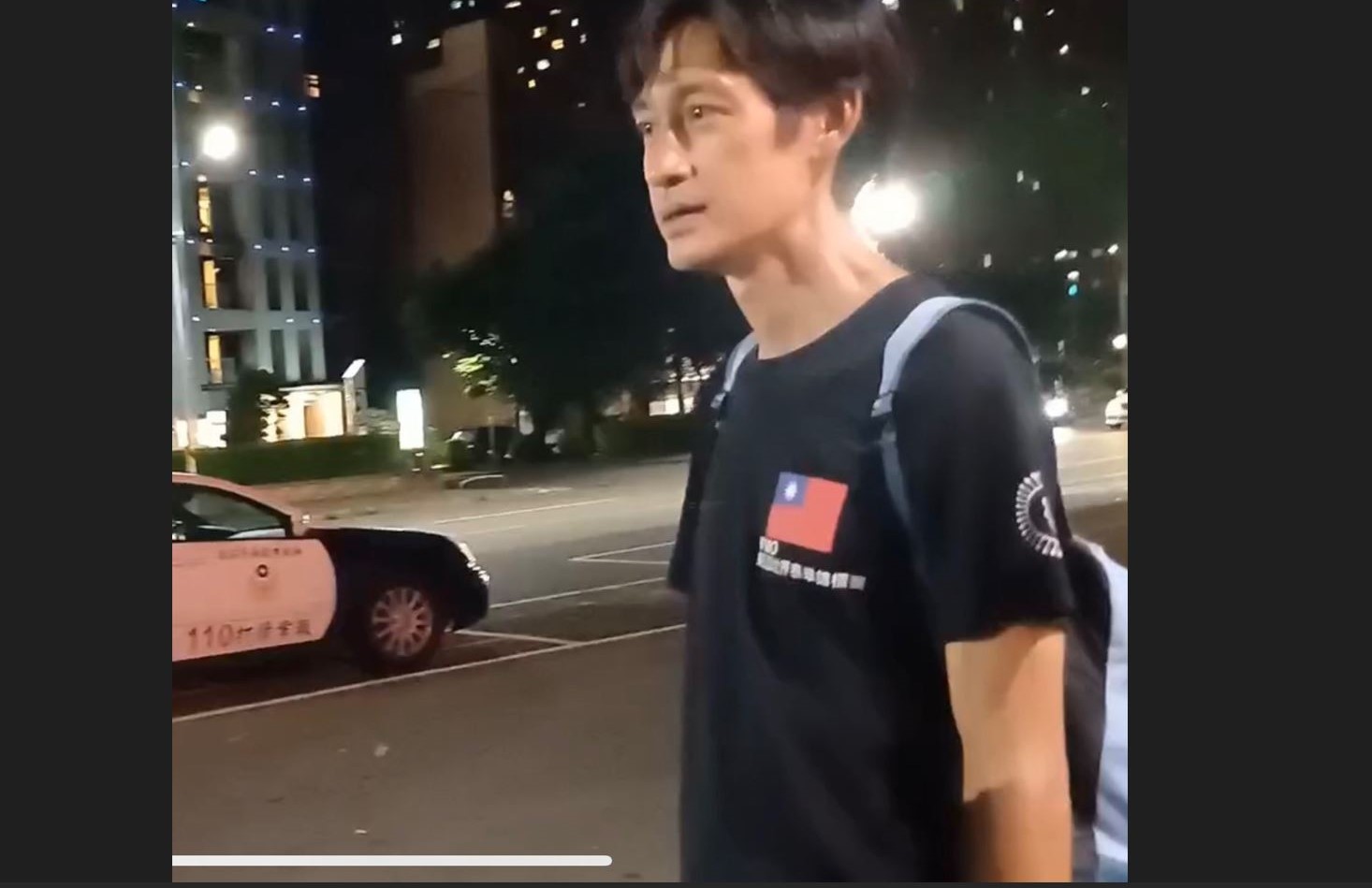 唐治平昨現身派出所拿地檢署通知單。（翻攝畫面）