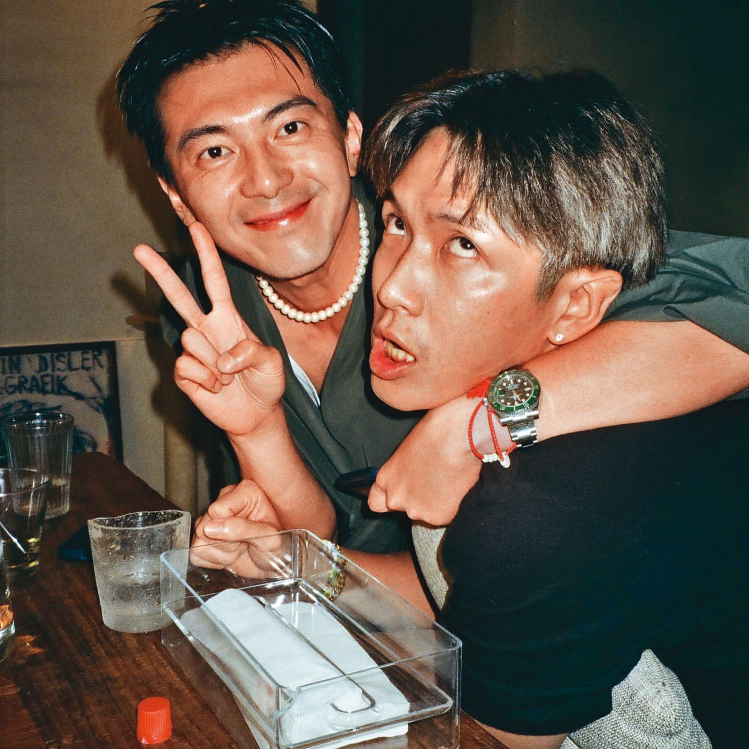謝睿宸(左)和柯震東(右)等人常玩在一起,是台北知名的夜店男孩。(翻攝自謝睿宸IG)