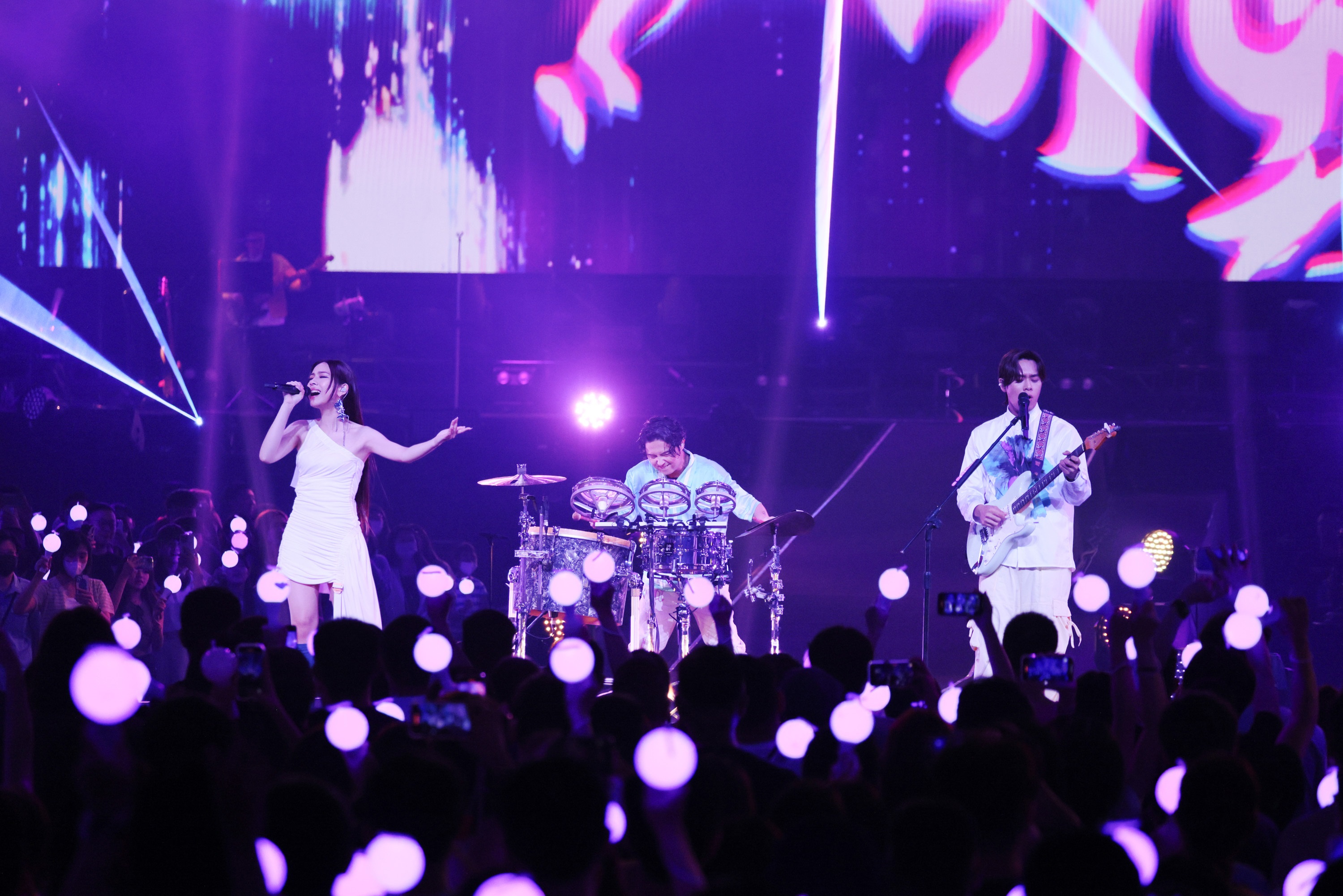 人氣樂團告五人行程滿檔，坐飛機就像搭捷運一樣。（相信音樂提供）