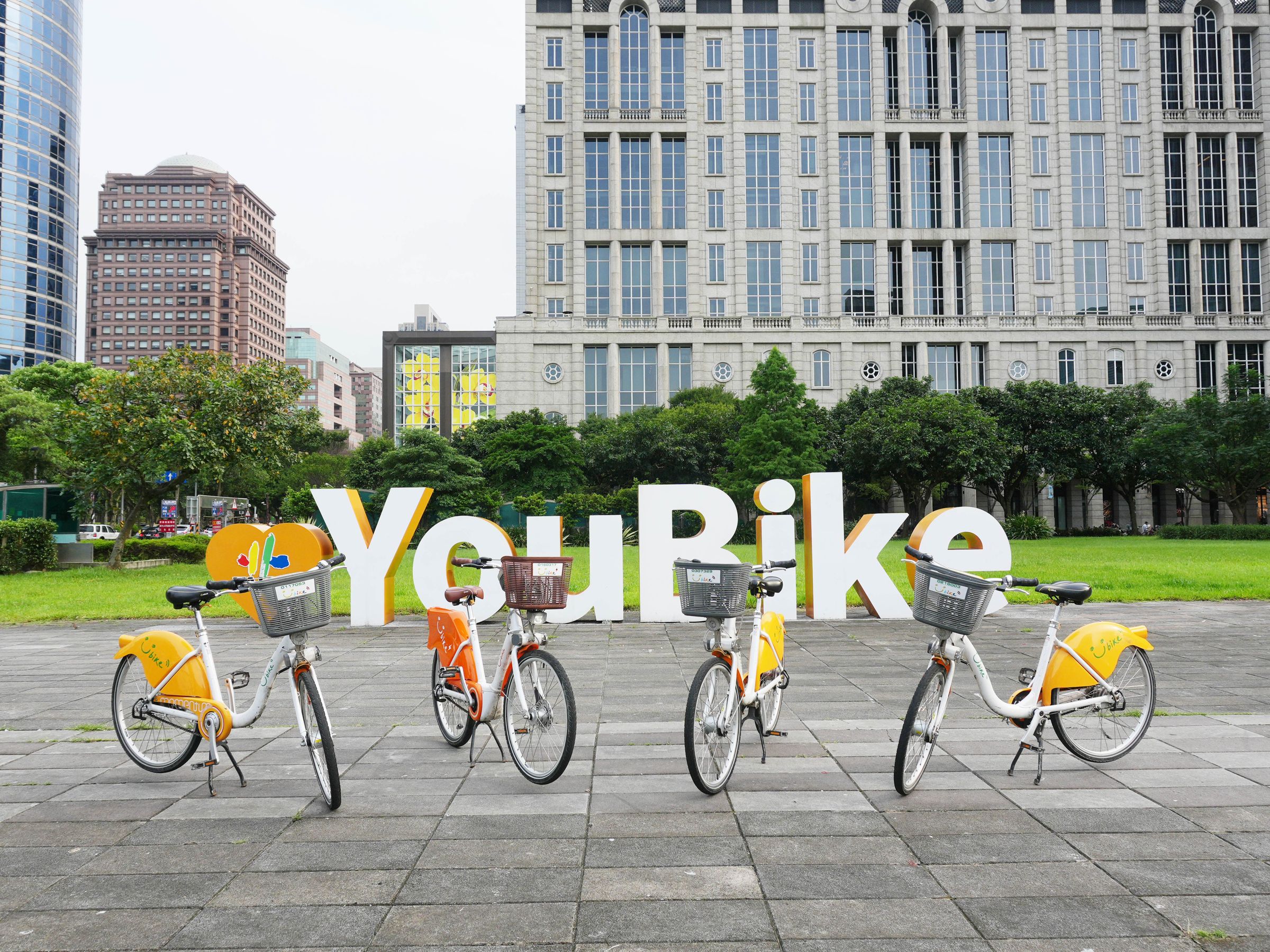 台北市交通局表示,第4億人次預計本週產出,第4億名幸運YouBike騎士可獲得2萬元即享券。(台北市交通局提供)
