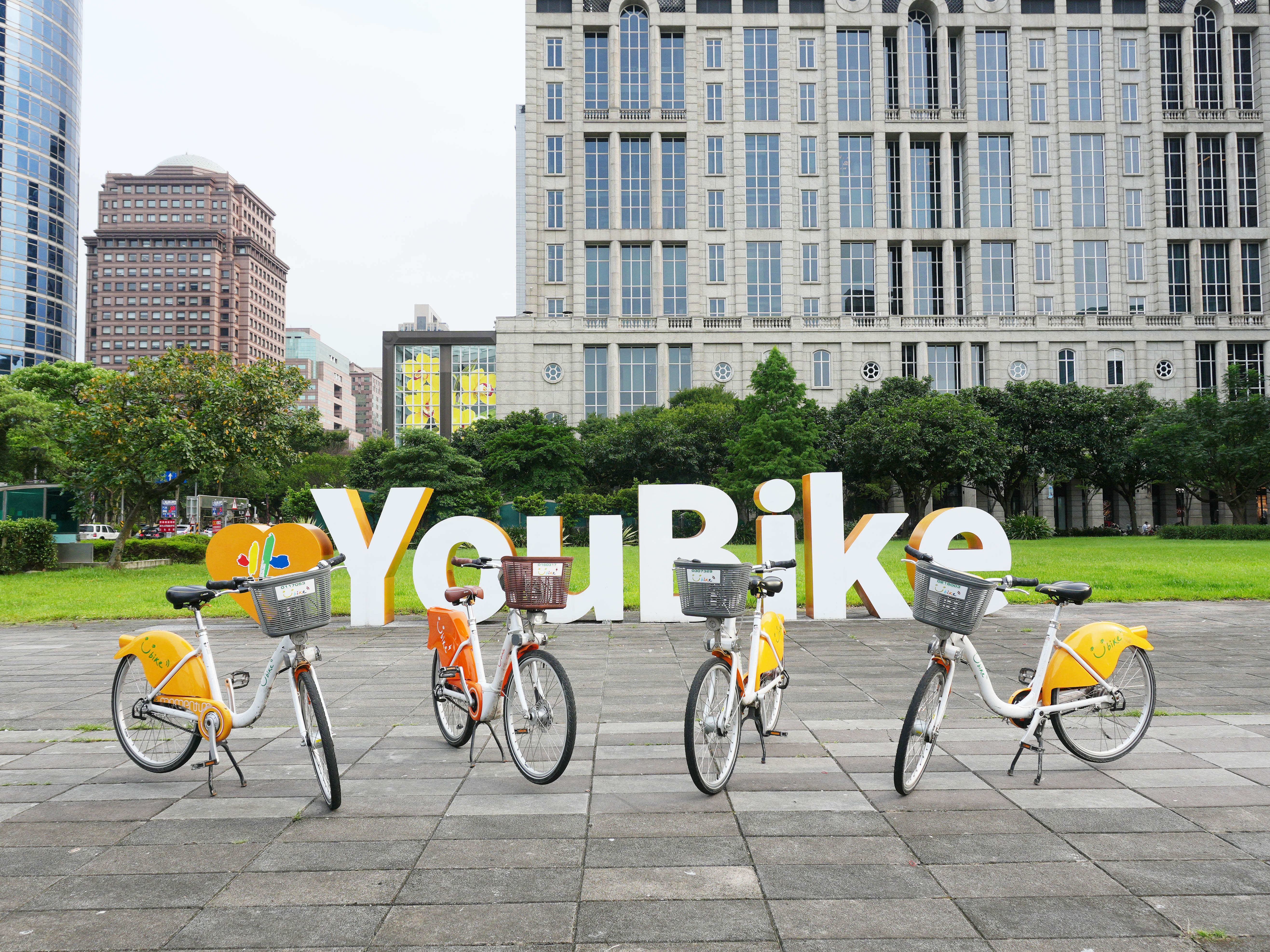 台北市交通局表示，第4億人次預計本週產出，第4億名幸運YouBike騎士可獲得2萬元即享券。（台北市交通局提供）