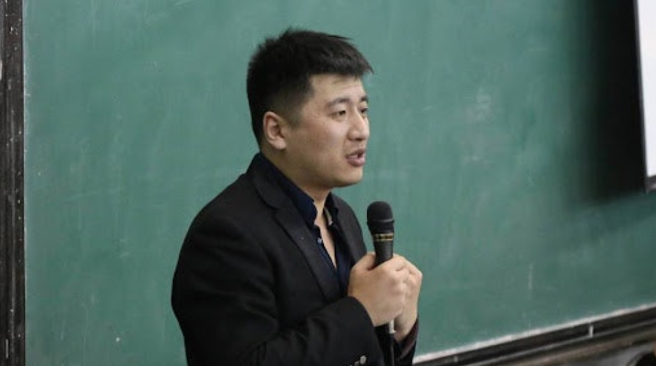 中國補教界網紅名師張雪峰24日猝逝。（翻攝畫面）