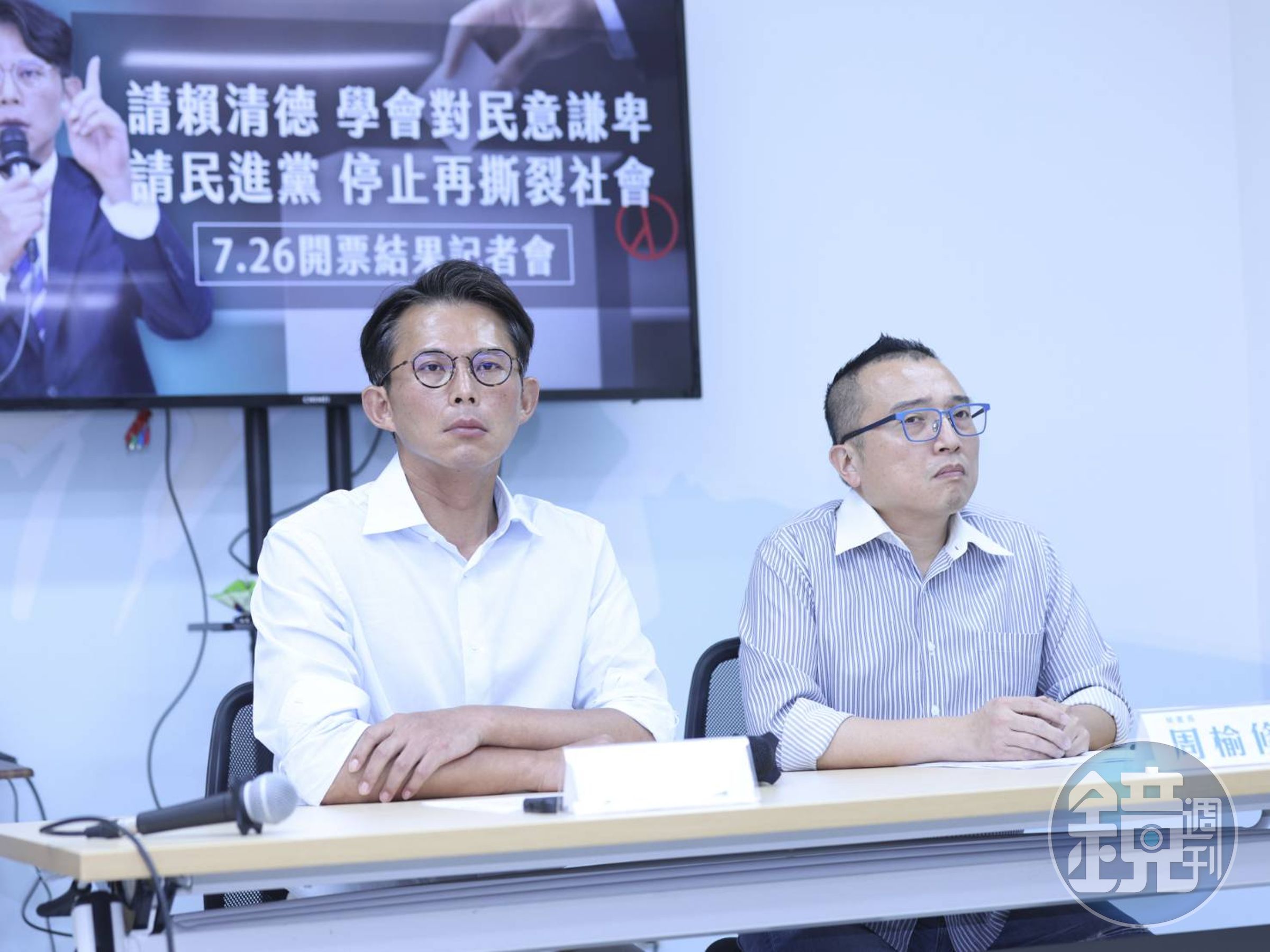 民眾黨主席黃國昌、祕書長周榆修稍早舉行記者會。(鏡報劉耀勻)