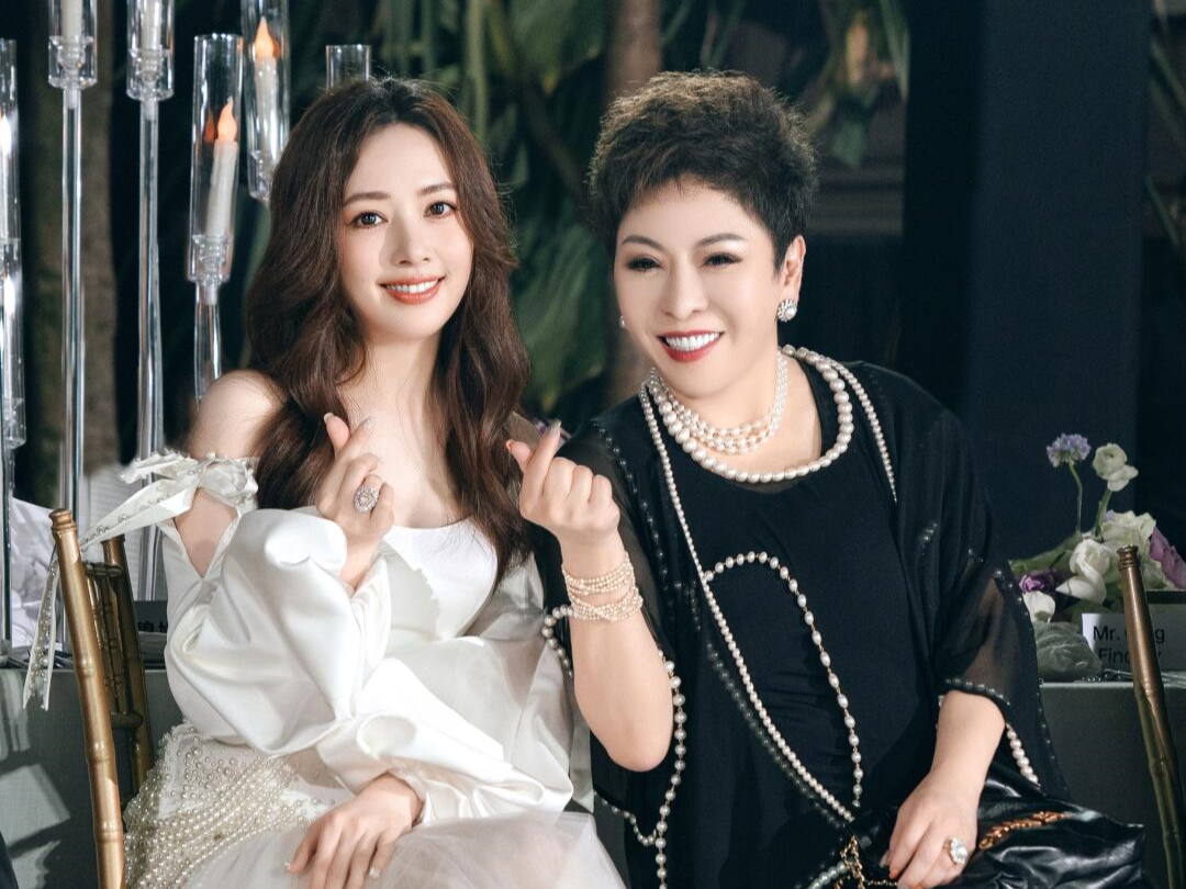 向太（右）和郭碧婷（左）婆媳關係好。（翻攝向太小紅書）