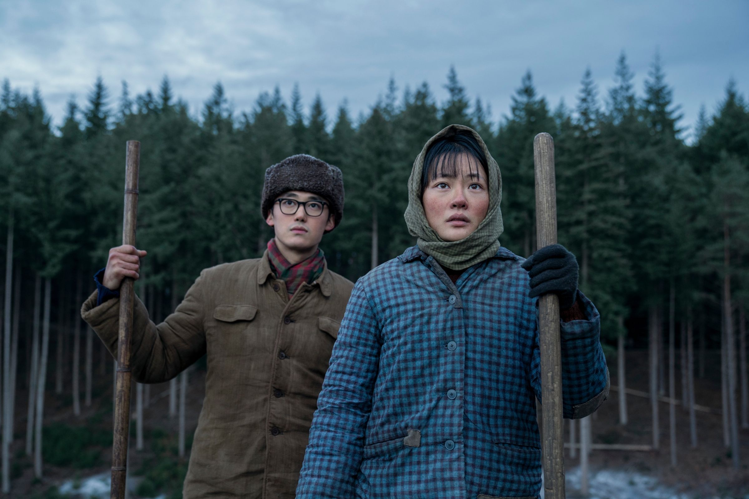 葉文潔一生的際遇,讓曾靖(右)覺得她就是充滿小強的精神。(Netflix提供)