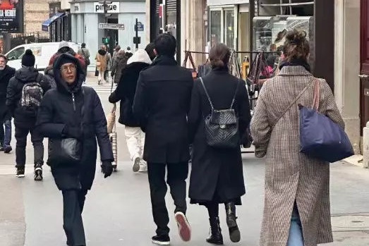 許瑋甯和邱澤被目擊現身巴黎。（翻攝微博）