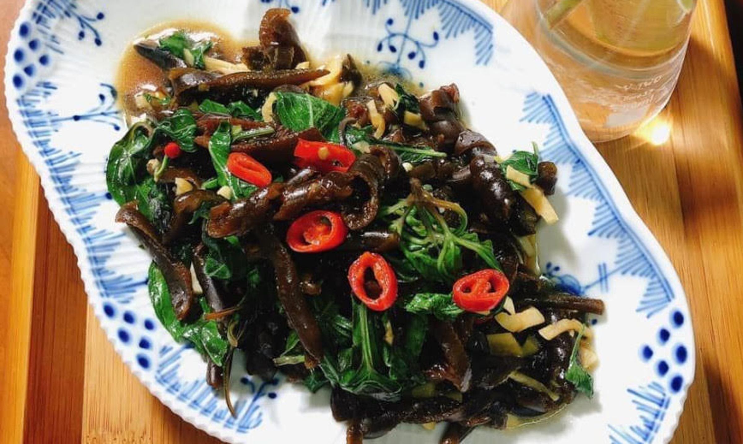 廖炯程表示常見的配菜「電話線」其實是進口的藻類,營養價值高。(翻攝臉書社團「愛全聯-好物老實説」)