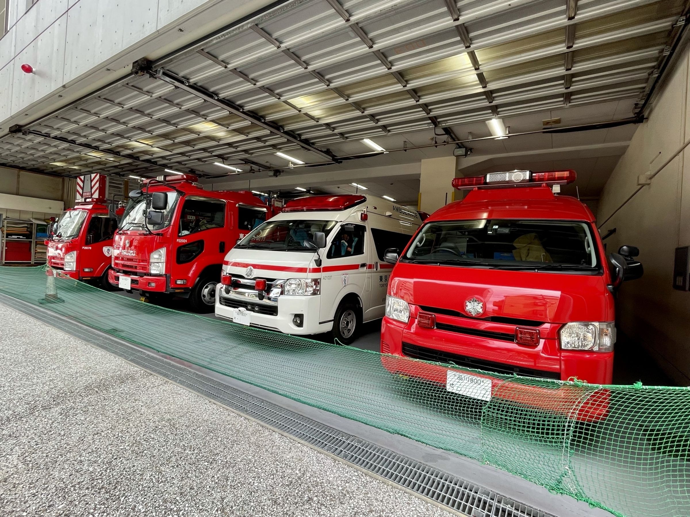新北一名已婚消防員出勤時竟看上搭乘救護車的女患者,輾轉連絡上對方後發展出婚外情,消防員還為此蹺班上摩鐵約砲。 (示意圖,photoAC)
