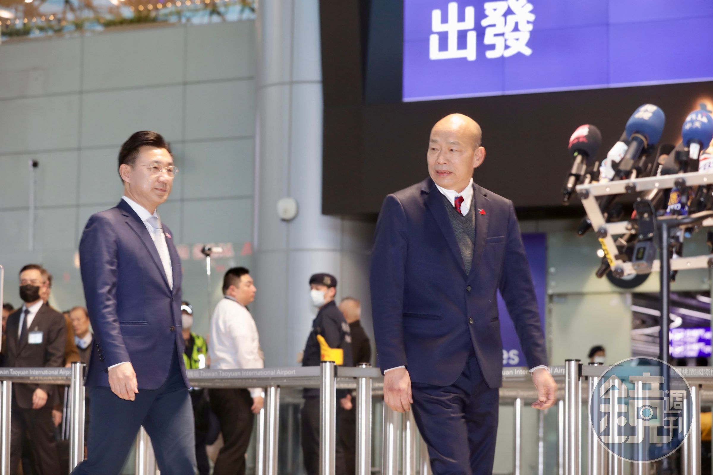 韓國瑜18日率跨黨派立委赴美參加川普就職典禮,行前在桃園機場致詞。