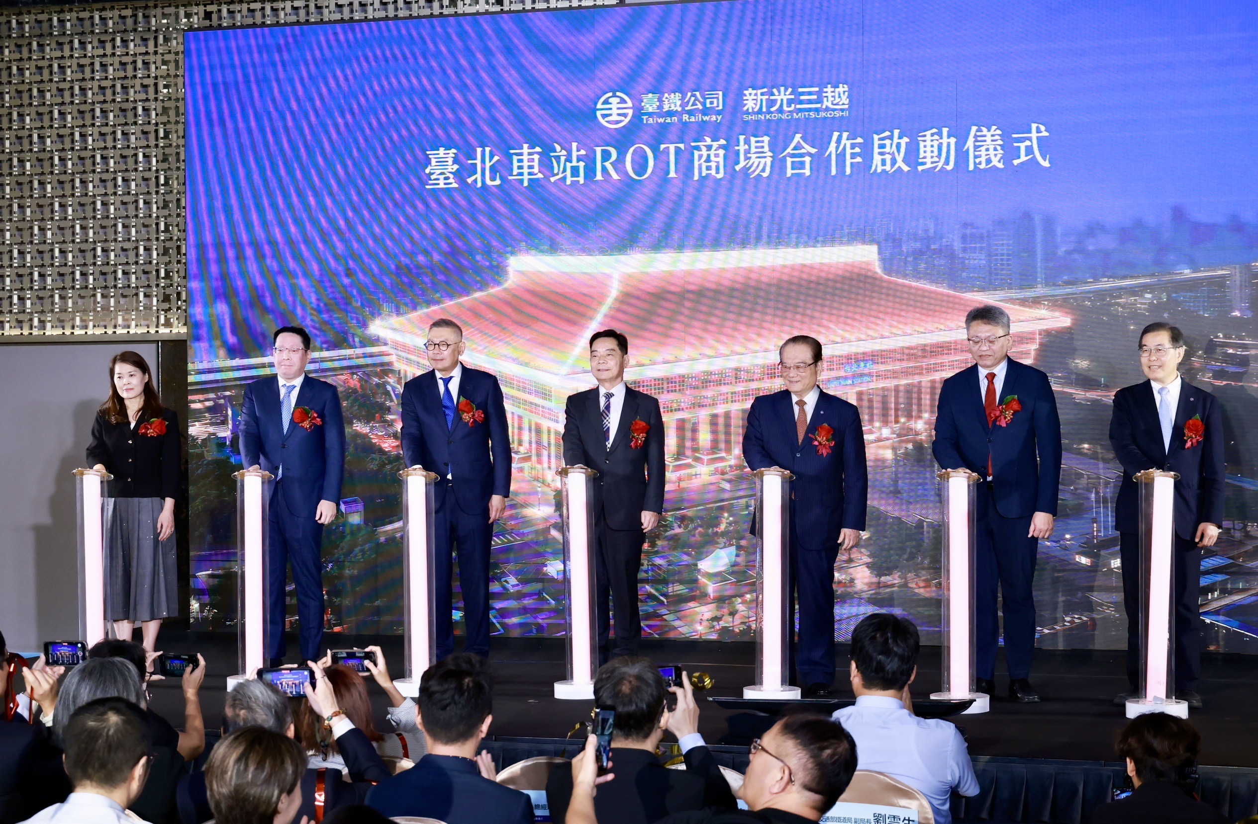 新光三越攜手台鐵掀國門新頁 吳昕昌:餐飲比例將降至7成以下