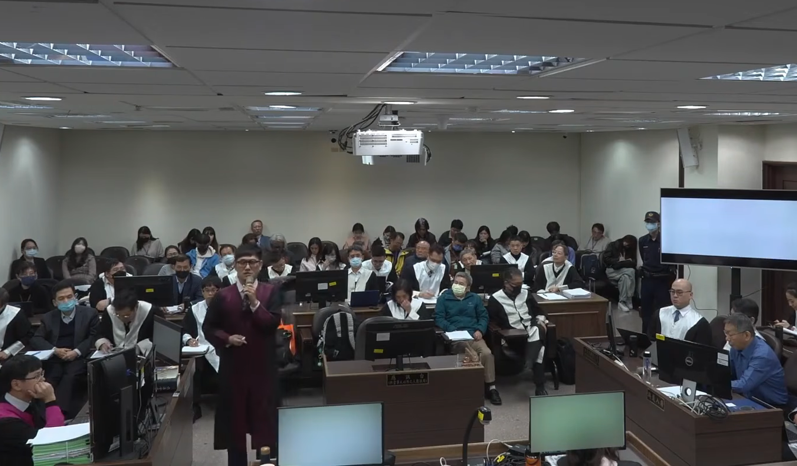 檢察官廖彥鈞強調所有攻防皆本於事實，檢辯不應該妖魔化彼此。（翻攝自臺北地院刑事科YouTube）