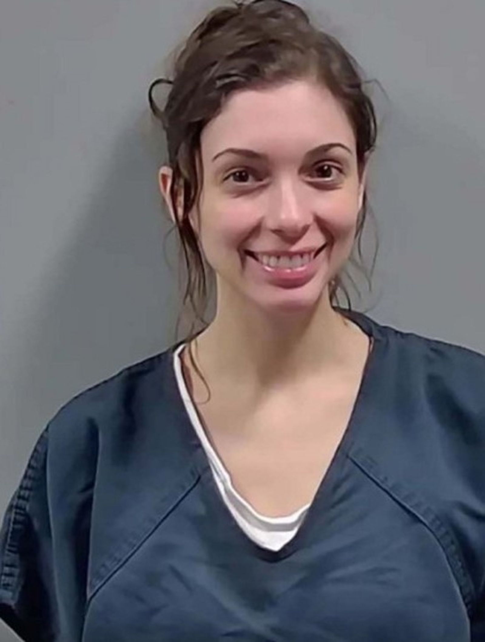 基奧被捕後竟露出開心的笑臉拍照。（翻社ＩＧ）