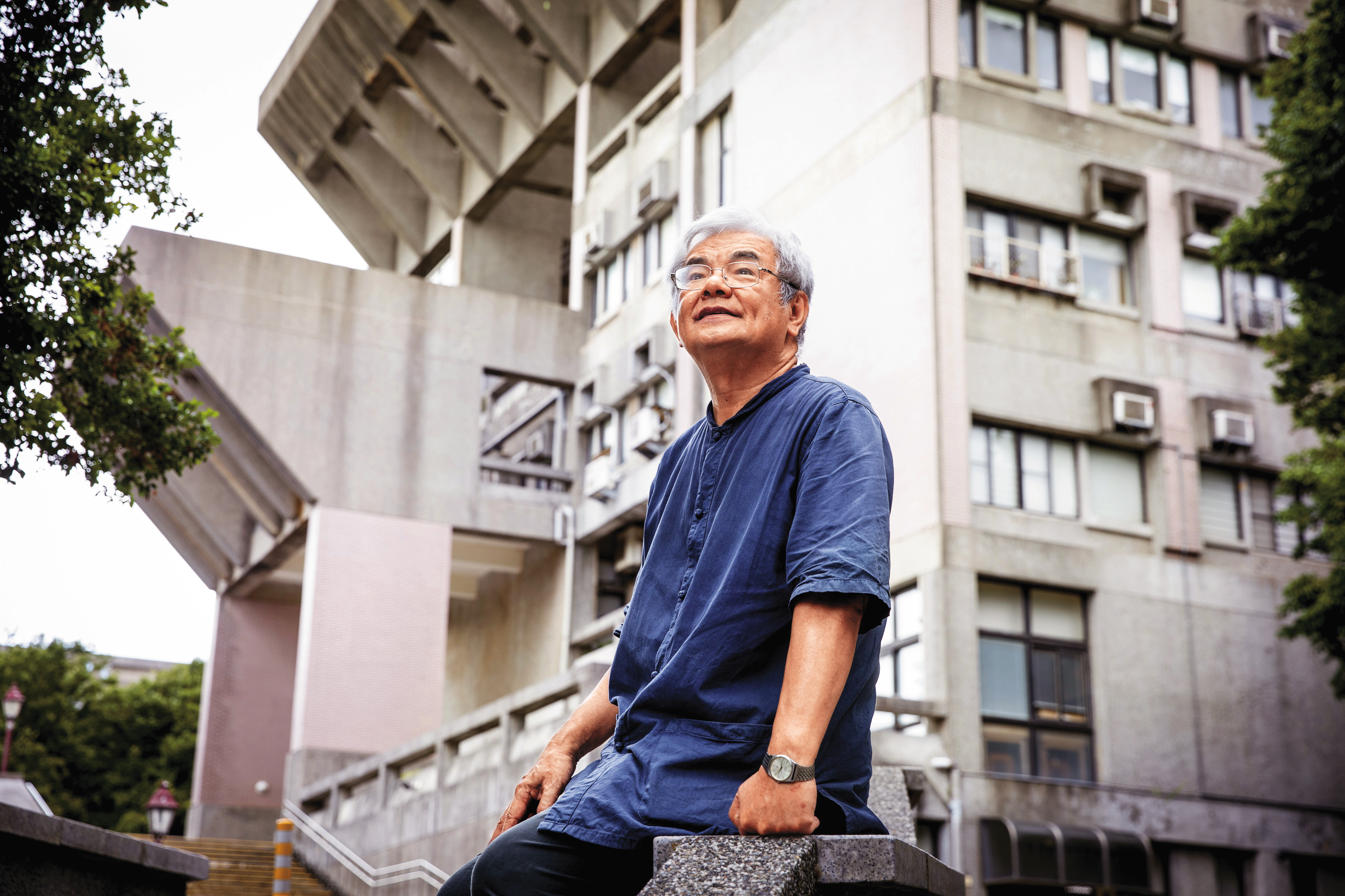 楊儒賓擔任教授的薪水全投入收藏,現在文物全捐清華大學,他說是取之於清華、用之於清華。