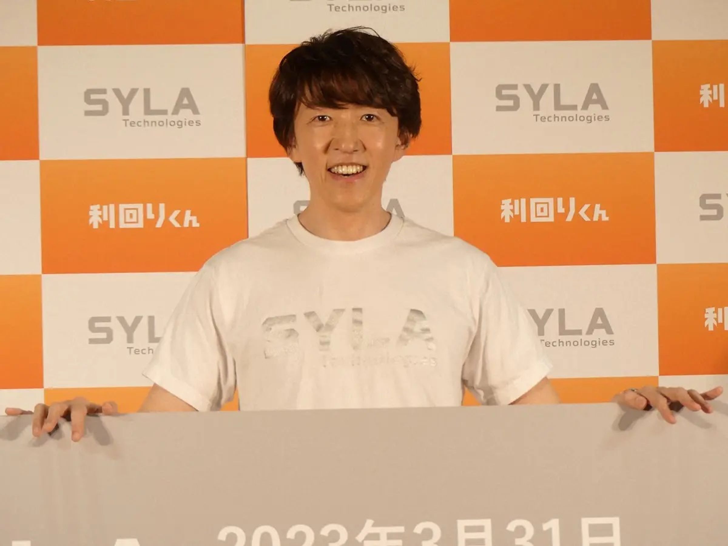 富商杉本宏之遭劈陷入情傷。（翻攝網路）