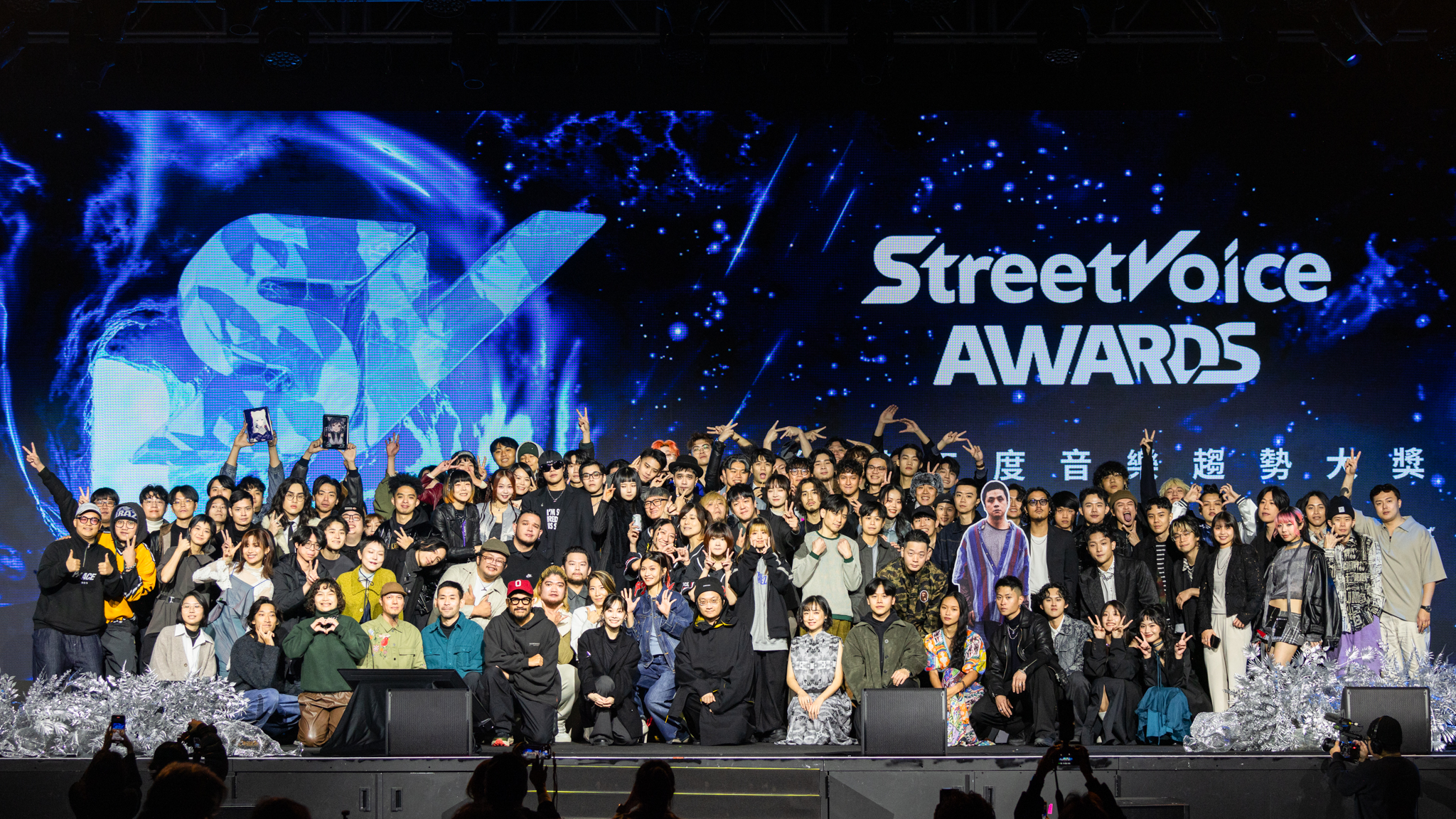 第二屆「StreetVoice Award街聲年度音樂趨勢大獎」得獎人與頒獎人大合照。（StreetVoice街聲提供）