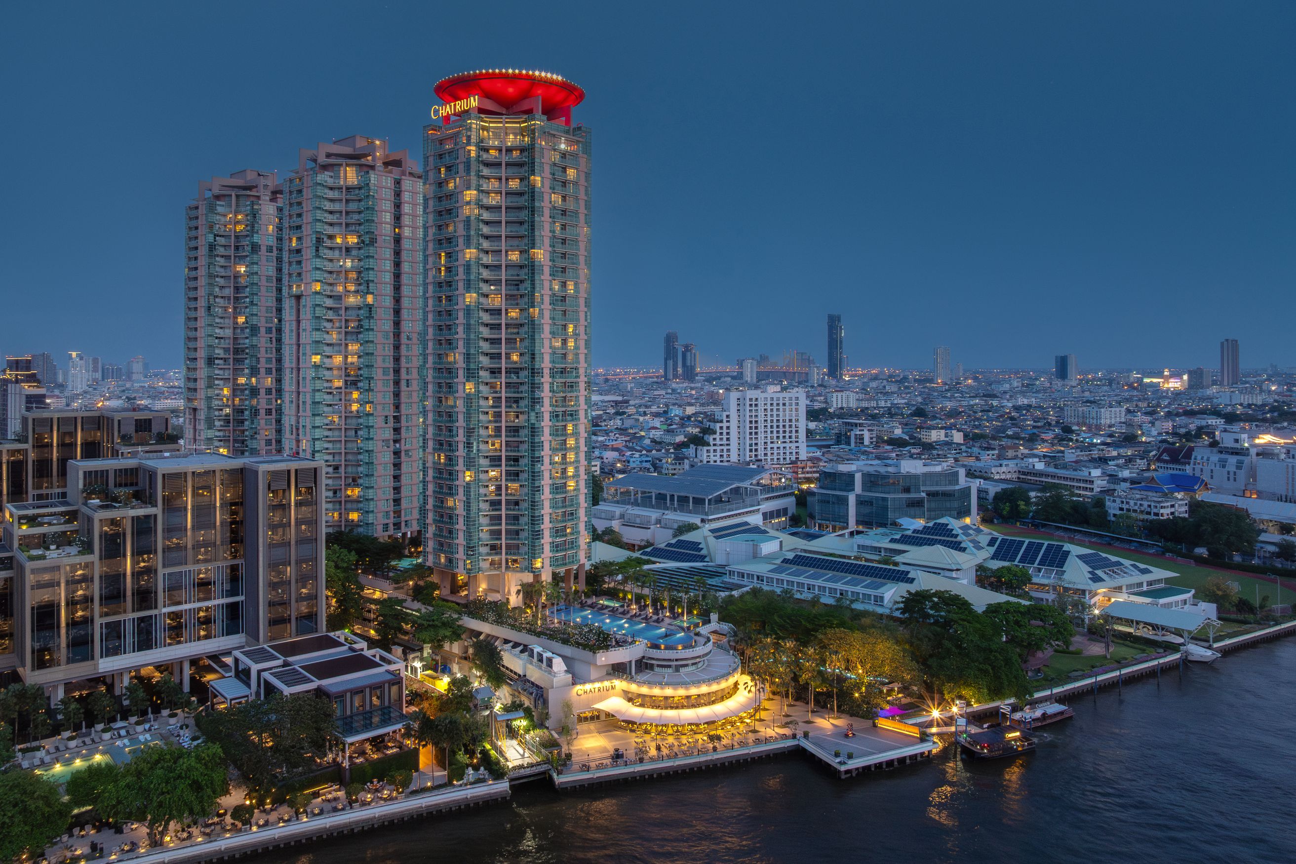 Chatrium曼谷河畔酒店（Chatrium Hotel Riverside Bangkok）座落於昭披耶河畔，常被旅客選為跨年賞煙火熱點。（Chatrium提供）