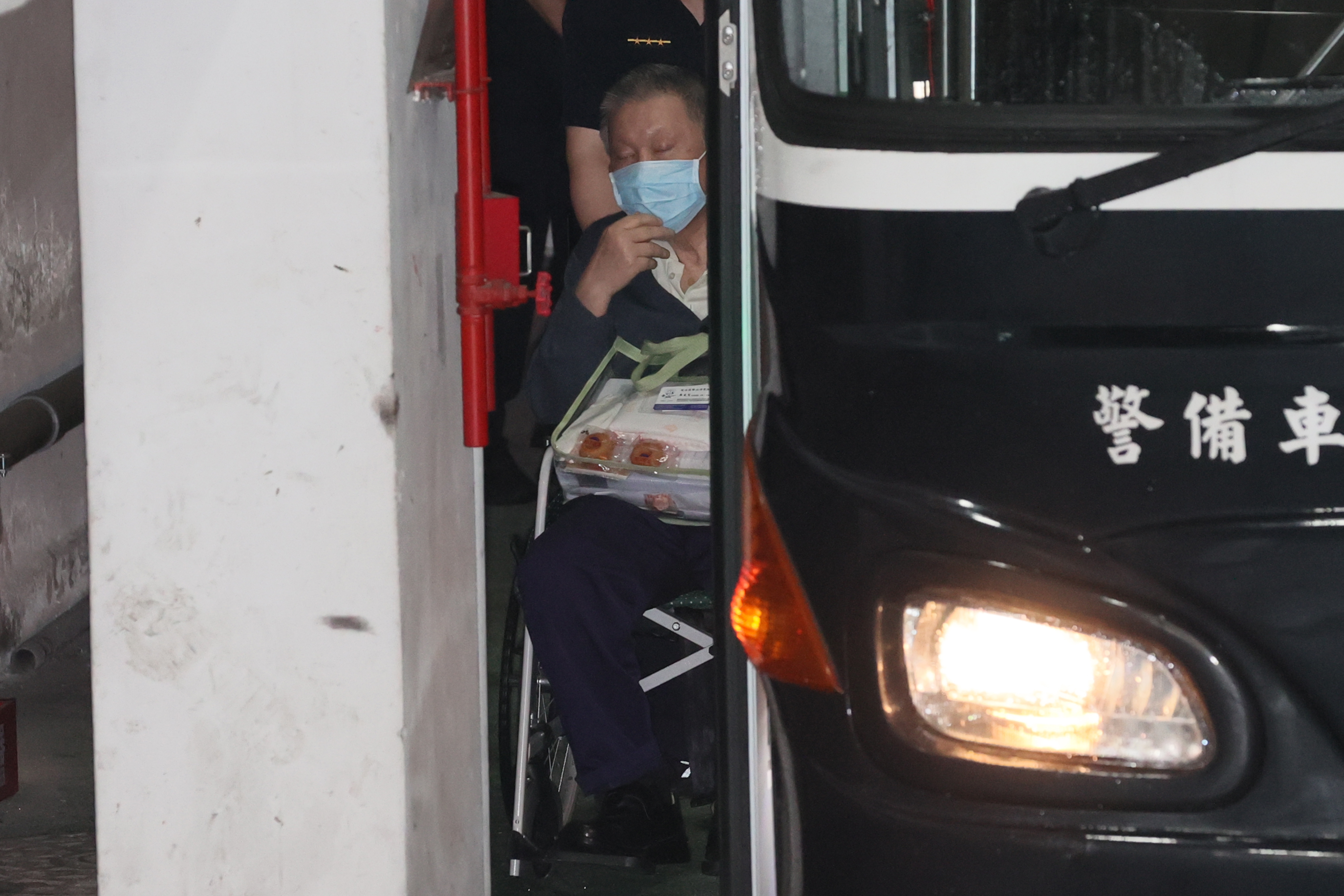 沈慶京1億元交保。