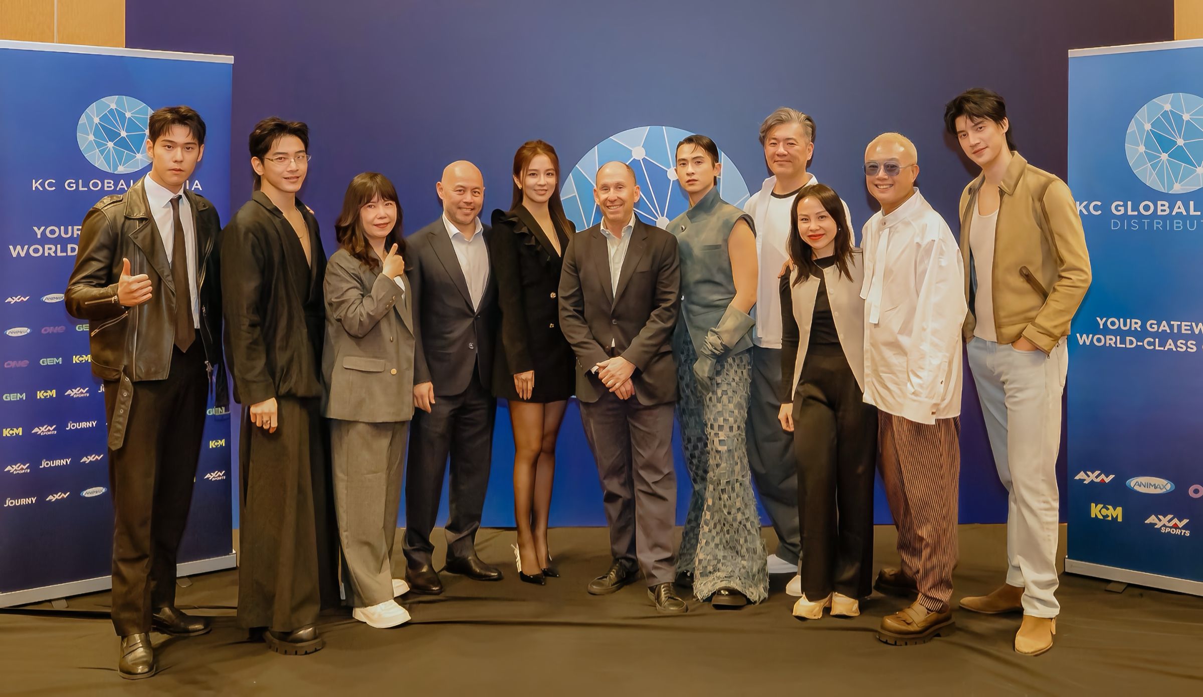 (從左至右)：演員周予天. 張立昻. 監製張正芬.George Chien AXN總裁暨執行長. 演員周曉涵.Andy Kaplan 董事長出席參加亞洲電視論壇及內容交易市場展。（KC GLOBAL MEDIA ASIA提供）