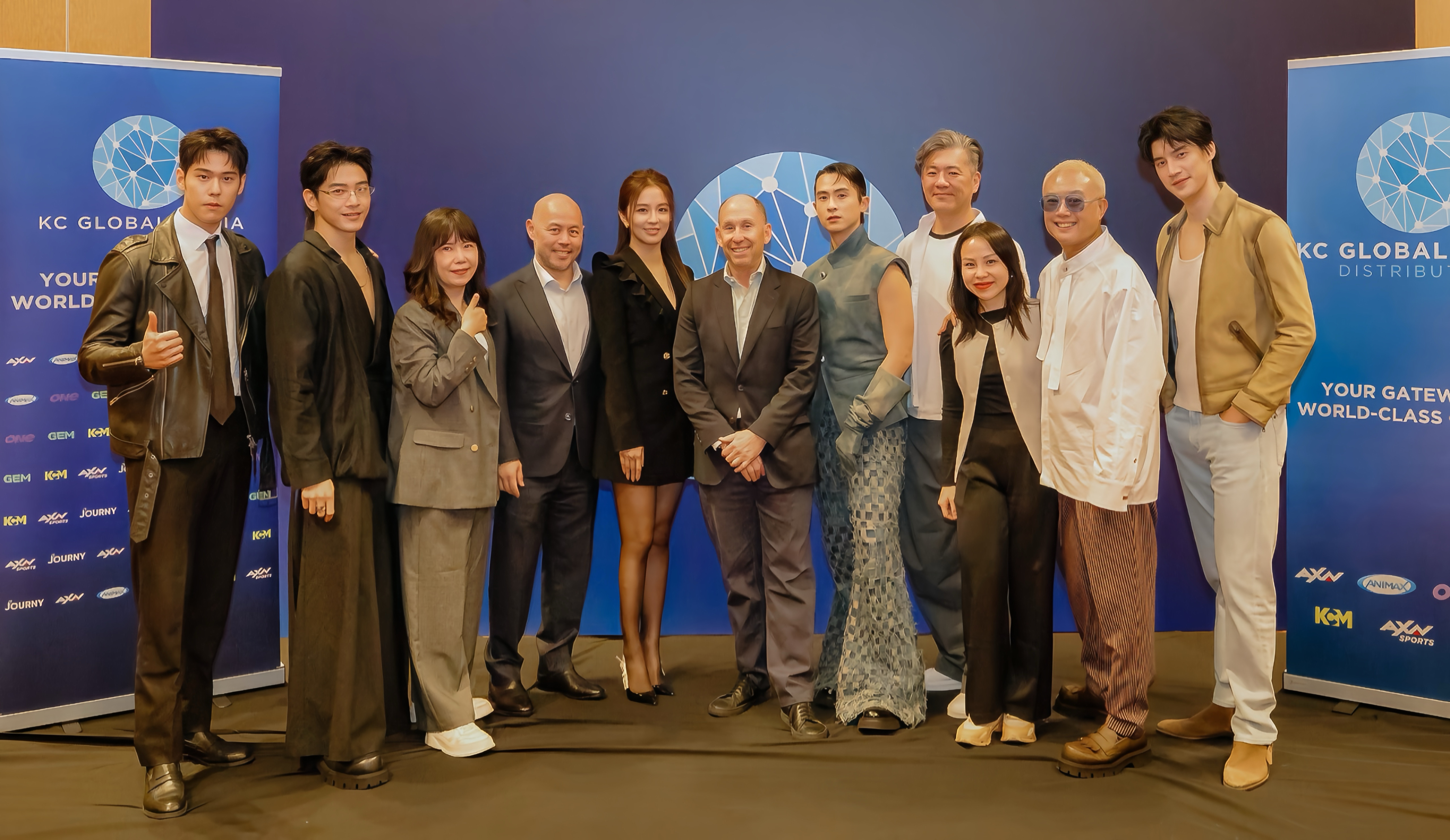 (從左至右)：演員周予天. 張立昻. 監製張正芬.George Chien AXN總裁暨執行長. 演員周曉涵.Andy Kaplan 董事長出席參加亞洲電視論壇及內容交易市場展。（KC GLOBAL MEDIA ASIA提供）