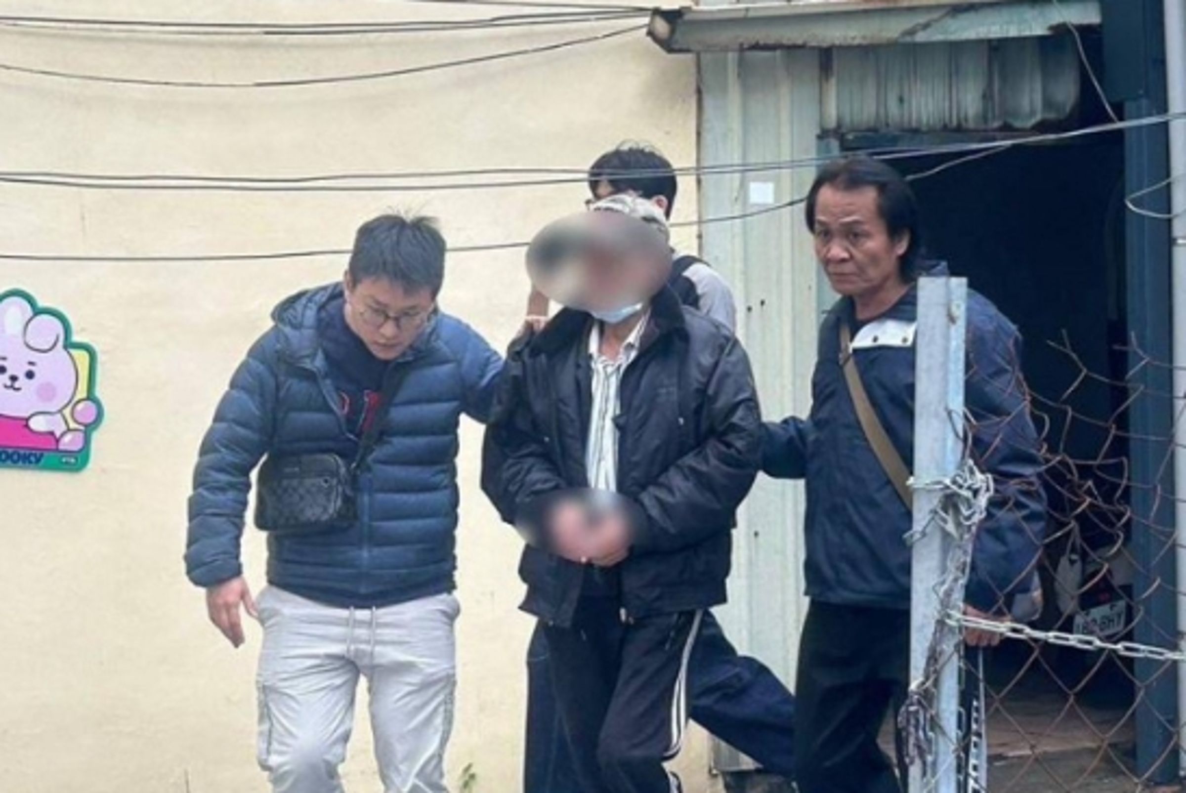 通緝犯張文宗躲藏距命案現場700公尺處,昨日被警方逮捕。(翻攝畫面)