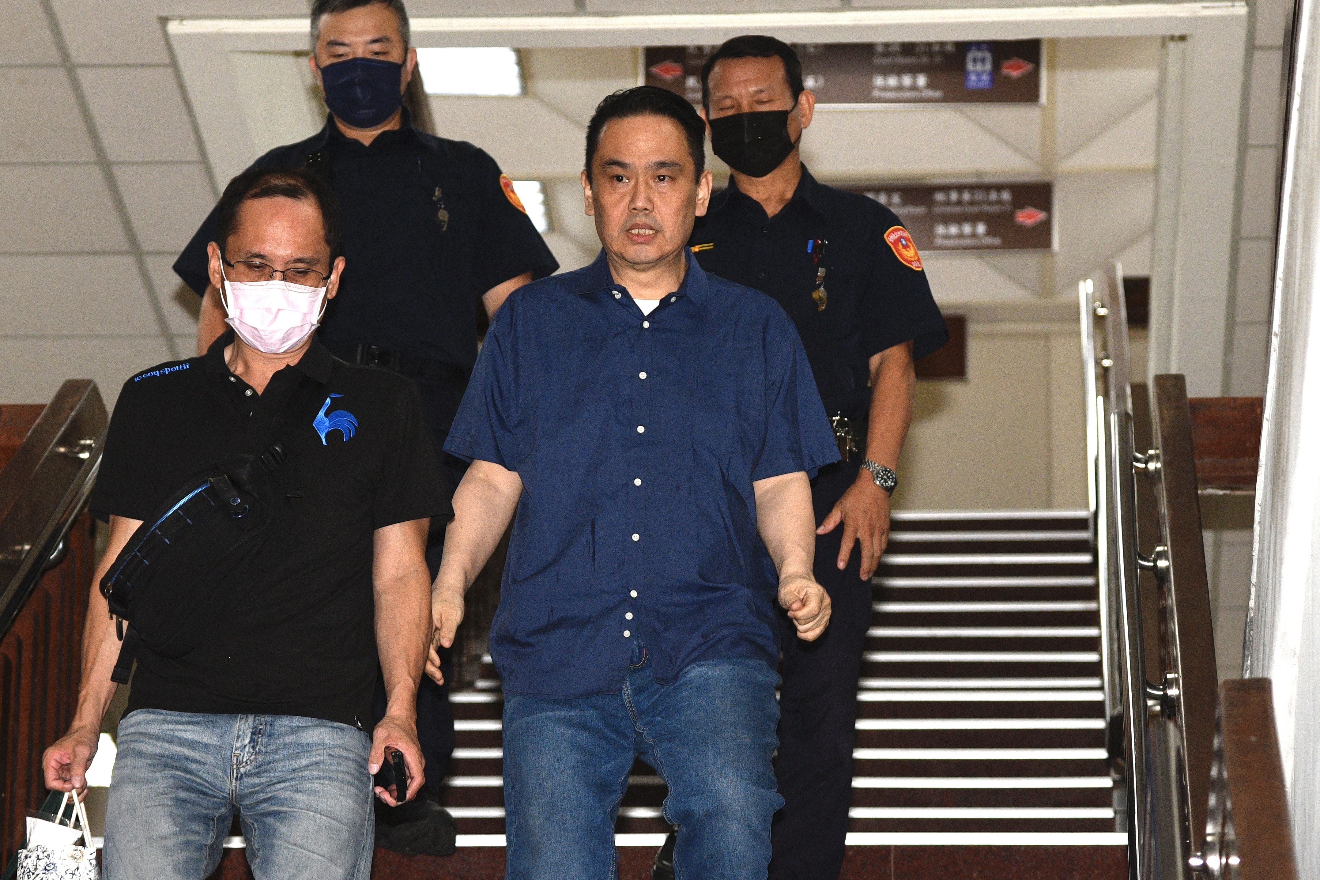 台北市議員陳重文，因台智光案中涉及圖利，遭羈押195天後裁准800萬元交保加3限。