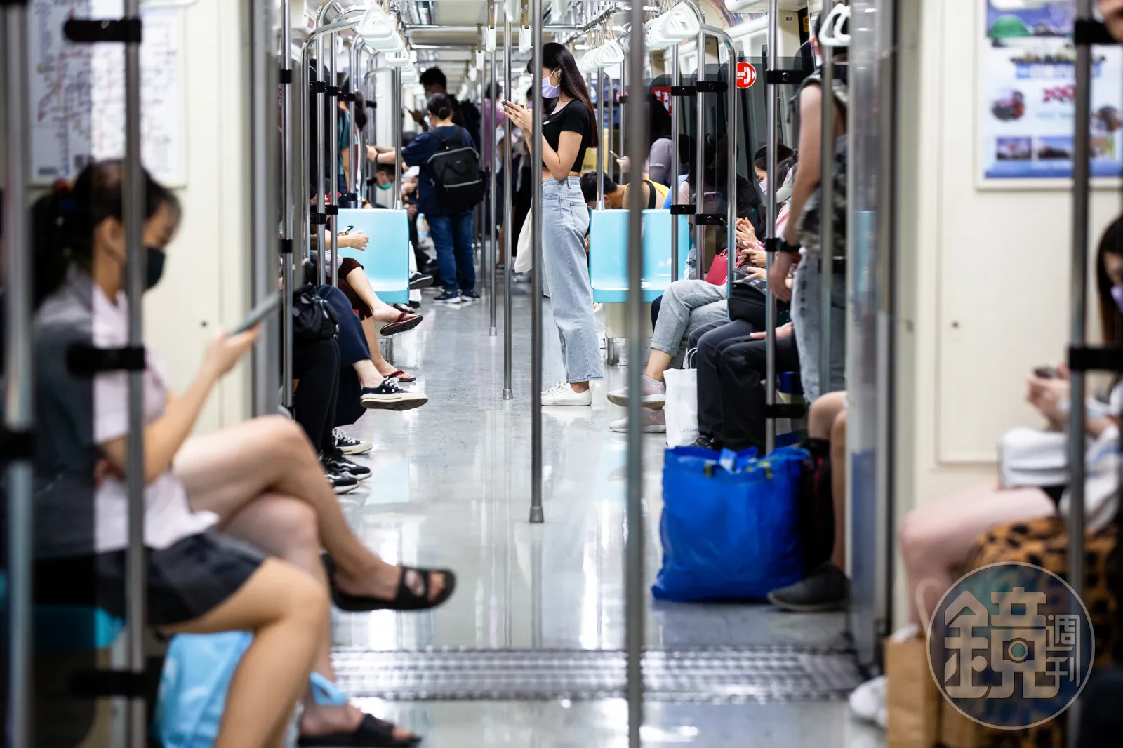 嫌乘客聊天太大聲！高雄男捷運亮摺疊刀恐嚇　依恐嚇公眾罪送辦