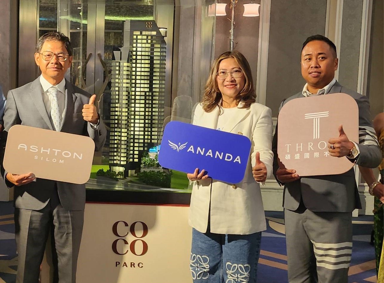 看好台灣人購屋實力，泰國上市建商Ananda來台銷售旗下豪宅案「COCO PARC」，還將在台北與高雄舉辦曼谷房產博覽會。（由左至右為泰國盤谷銀行台灣區總經理潘亮成、碩盛國際不動產CEO 陳復宇、Ananda IDEO 及 IDEO MOBI 執行長 Maneerat Thanutsethi）