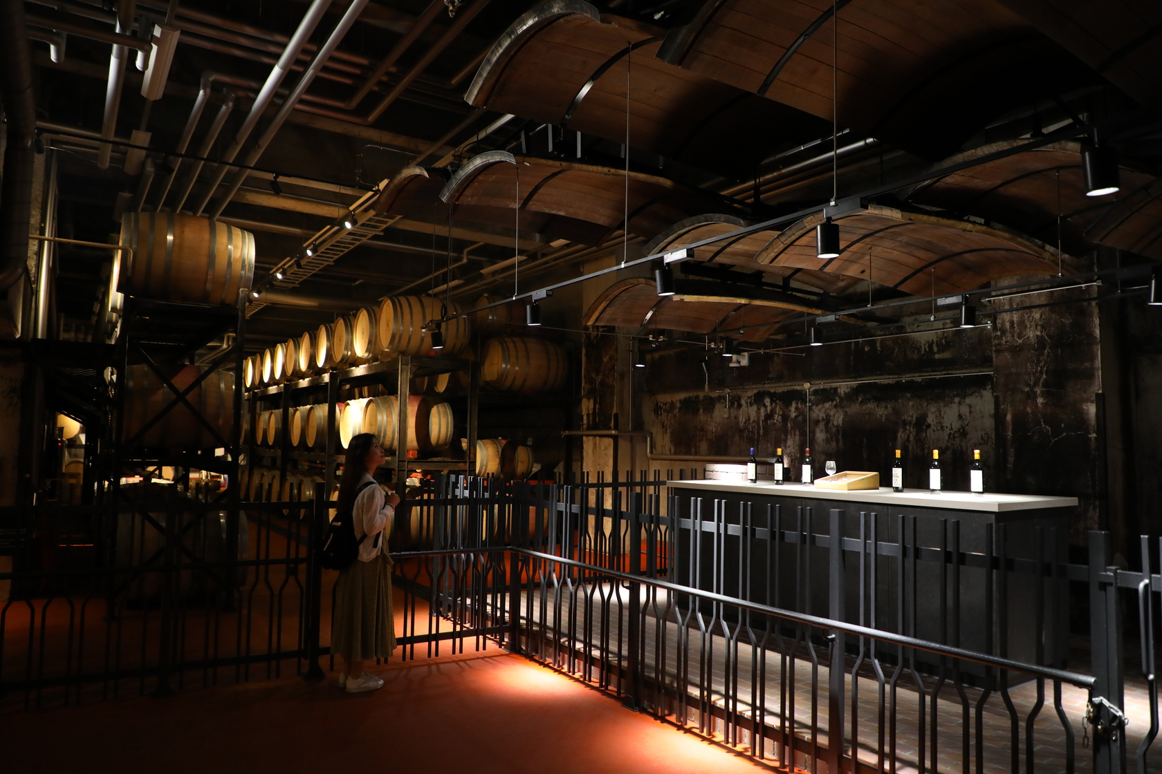 「池田葡萄酒城」的「地下熟成室」飄散陳年酒香，讓人視覺、嗅覺皆沉醉其中。