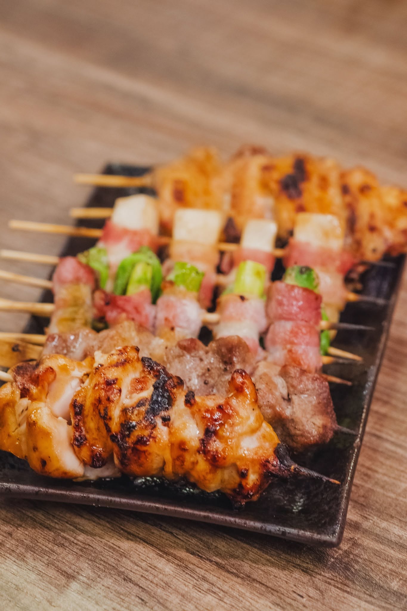 藥師江振聿解析苯駢芘在食物及環境中的致癌性，並提供五大原則供民眾防止長期接觸。（翻攝《聿見藥師-藥師How棒》臉書）