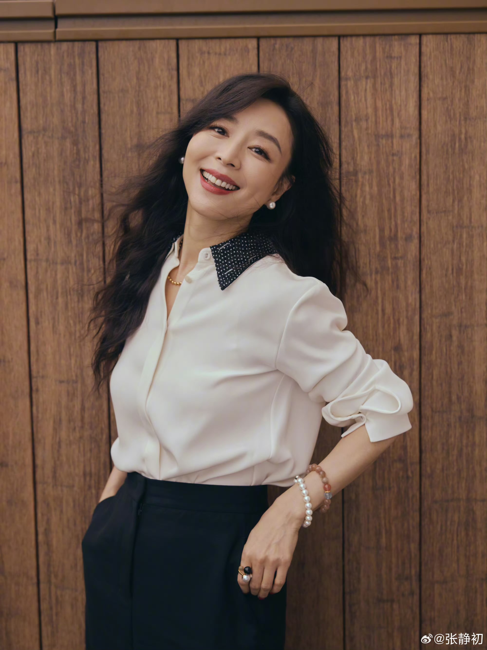 有導演爆料，大陸土豪開價1千萬人民幣點名女星張靜初陪酒唱歌被拒絕，談好的3千萬人民幣電影資金飛了。（張靜初微博）