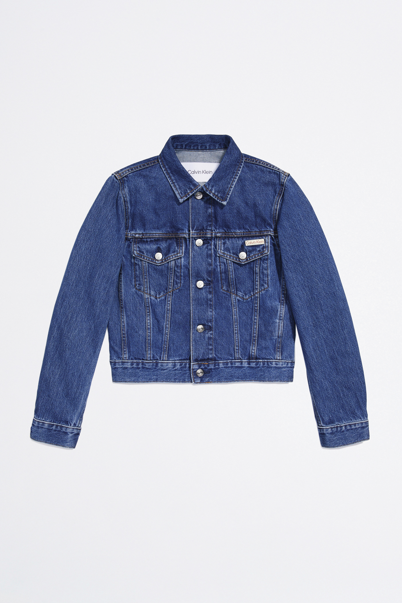 90s丹寧夾克。NT$6,980。（Calvin Klein提供）