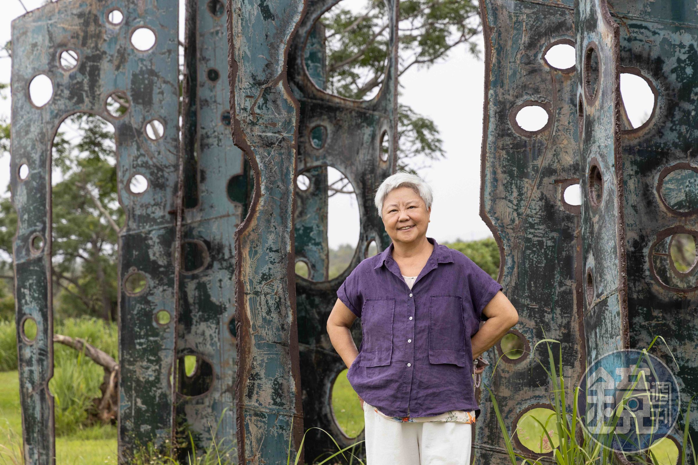 「賴純純」（Jun T. Lai）是台灣重要的當代藝術家，創作涵蓋繪畫、雕塑、裝置藝術與公共藝術等領域。