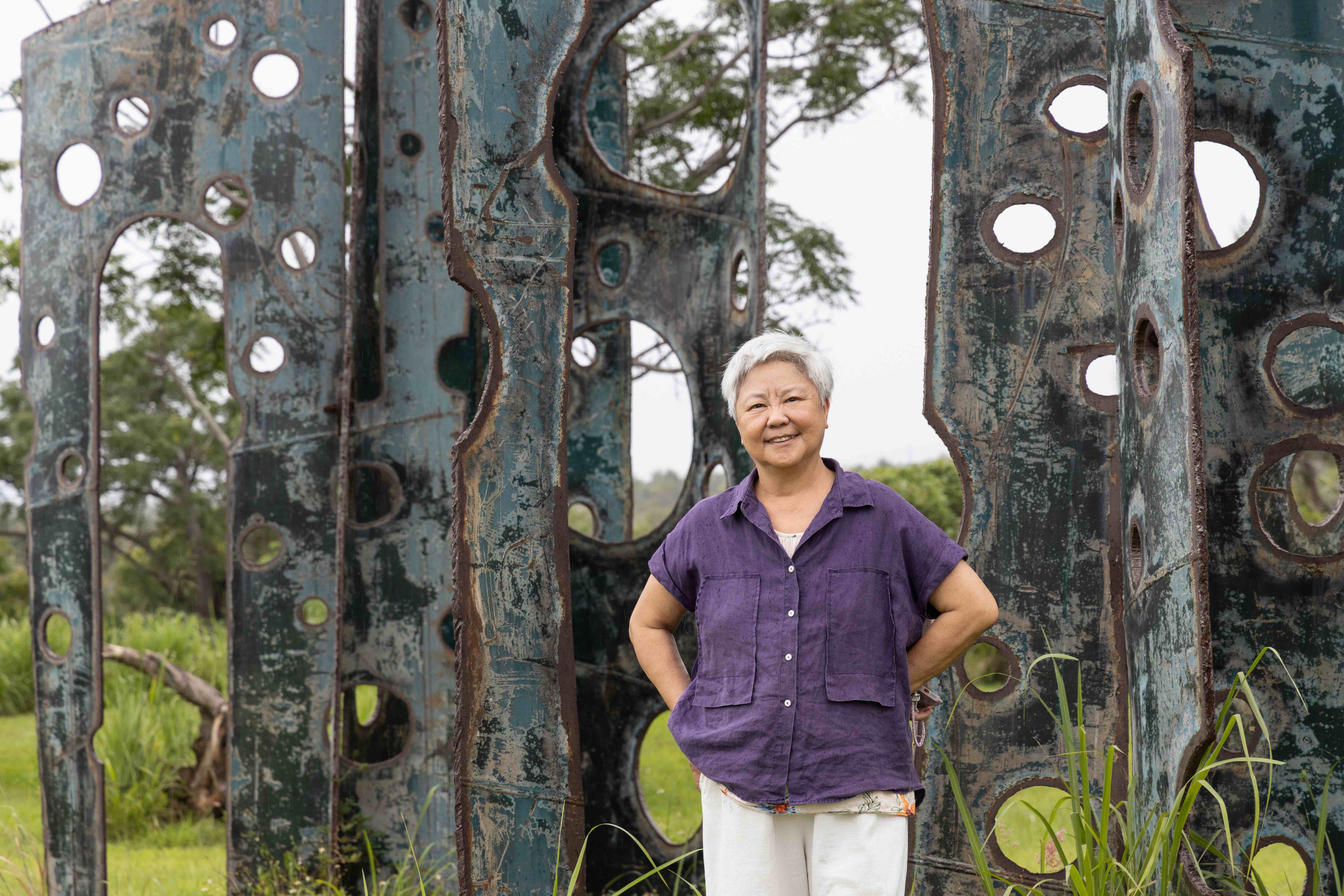 「賴純純」（Jun T. Lai）是台灣重要的當代藝術家，創作涵蓋繪畫、雕塑、裝置藝術與公共藝術等領域。