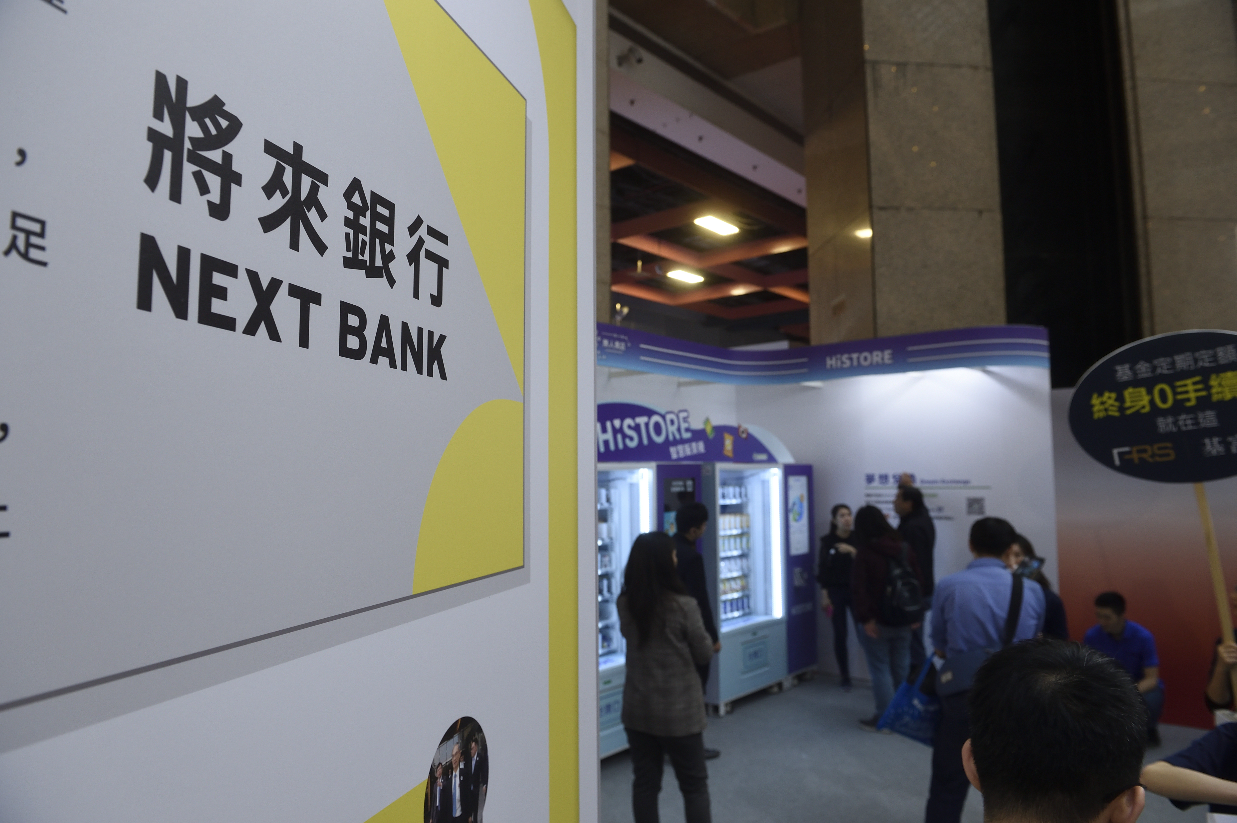 氣候變遷早已經是影響全球經濟的「現在式」。颱風所帶來的驟雨與事後的傳染病，將是中南部地方政府要面臨的問題。包括純網銀「將來銀行NEXT BANK」行動不落人後，在申貸上也伸手予以便利，期盼度過難關。（本刊資料照）