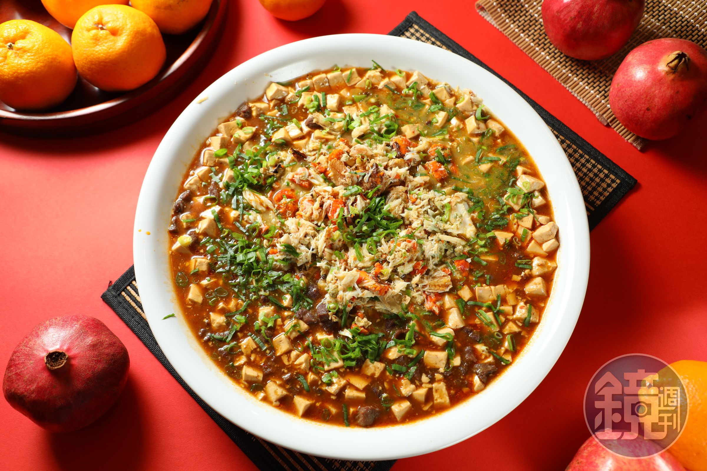 堪稱海陸大餐的「蟹黃菲力麻婆豆腐」是近來新興的宴客菜,用來做年菜也很受歡迎。