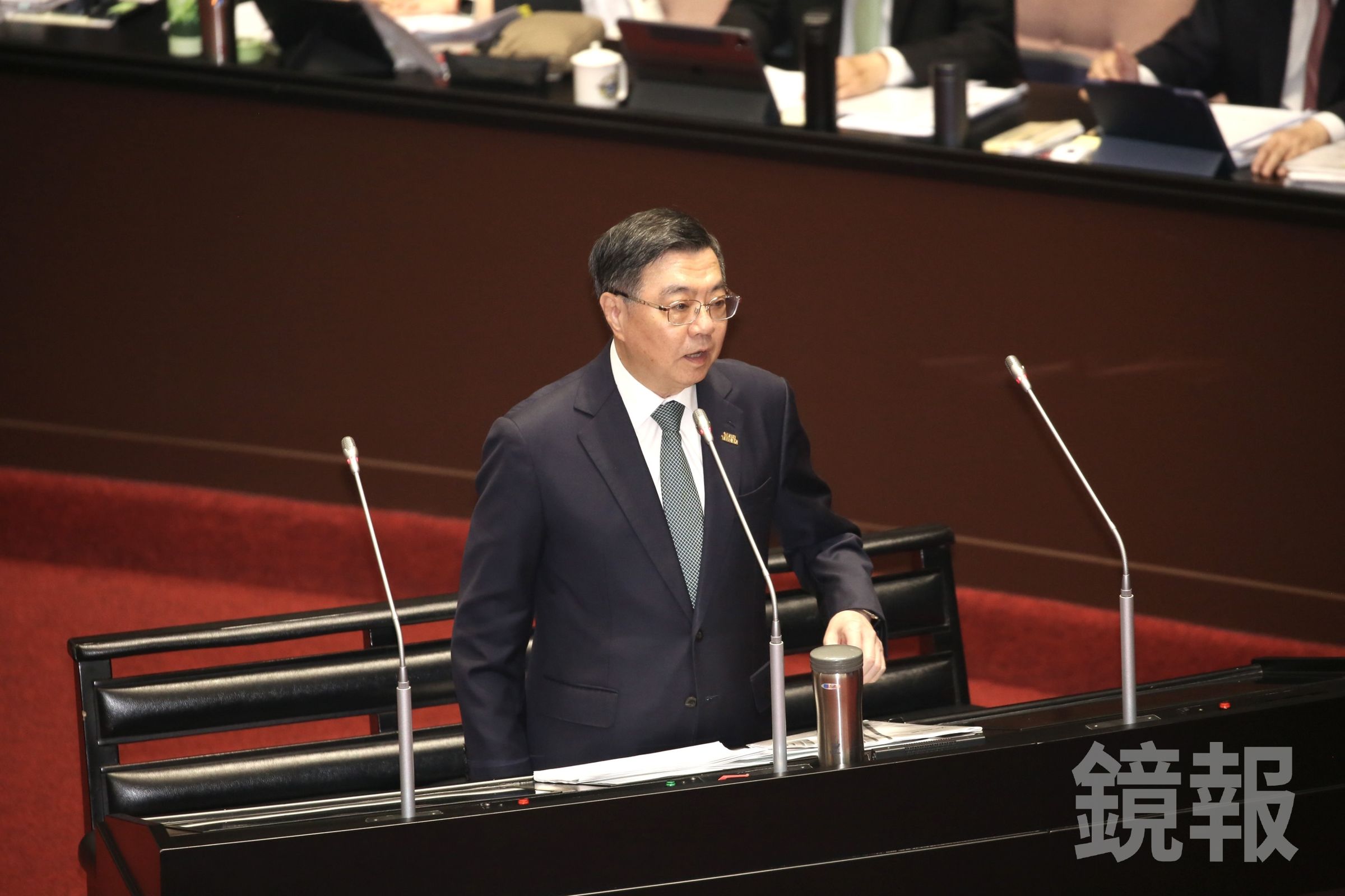 針對立法院通過的爭議法院，行政院長卓榮泰擬採不副署等方式因應，引發藍白不滿。（鏡報董孟航）