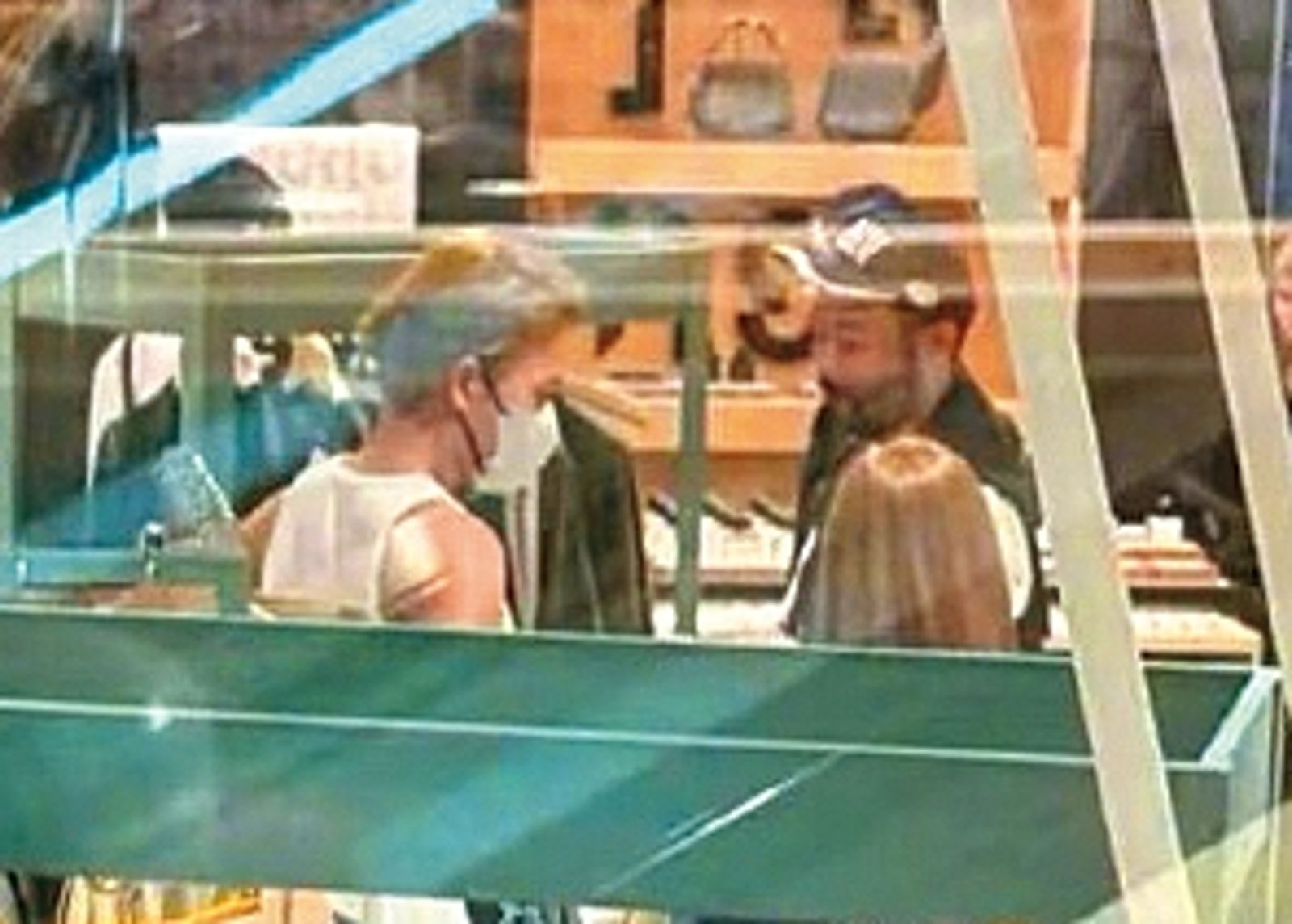 王心凌與吳克群在大陸被拍到同框約會逛街。（翻攝自新浪娛樂）