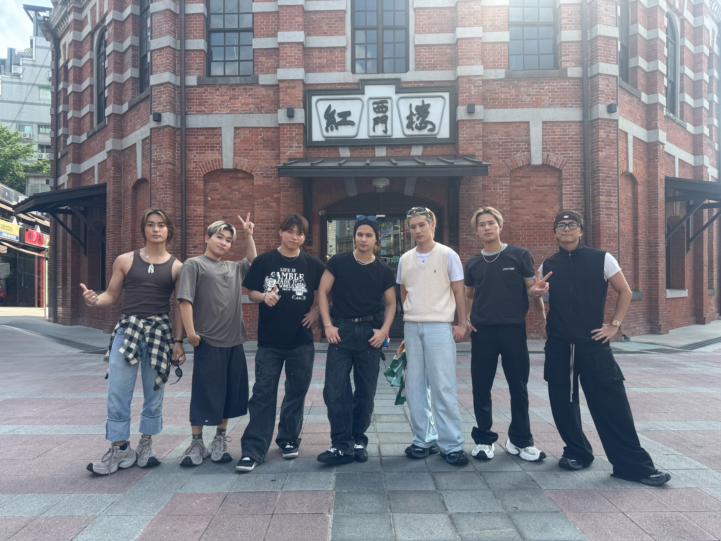 BALLISTIK BOYZ from EXILE TRIBE在農曆七月來台，大聊撞鬼經驗。（左到右：砂田將宏、奧田力也、加納嘉將、海沼流星、松井利樹、深堀未來、日髙龍太）
