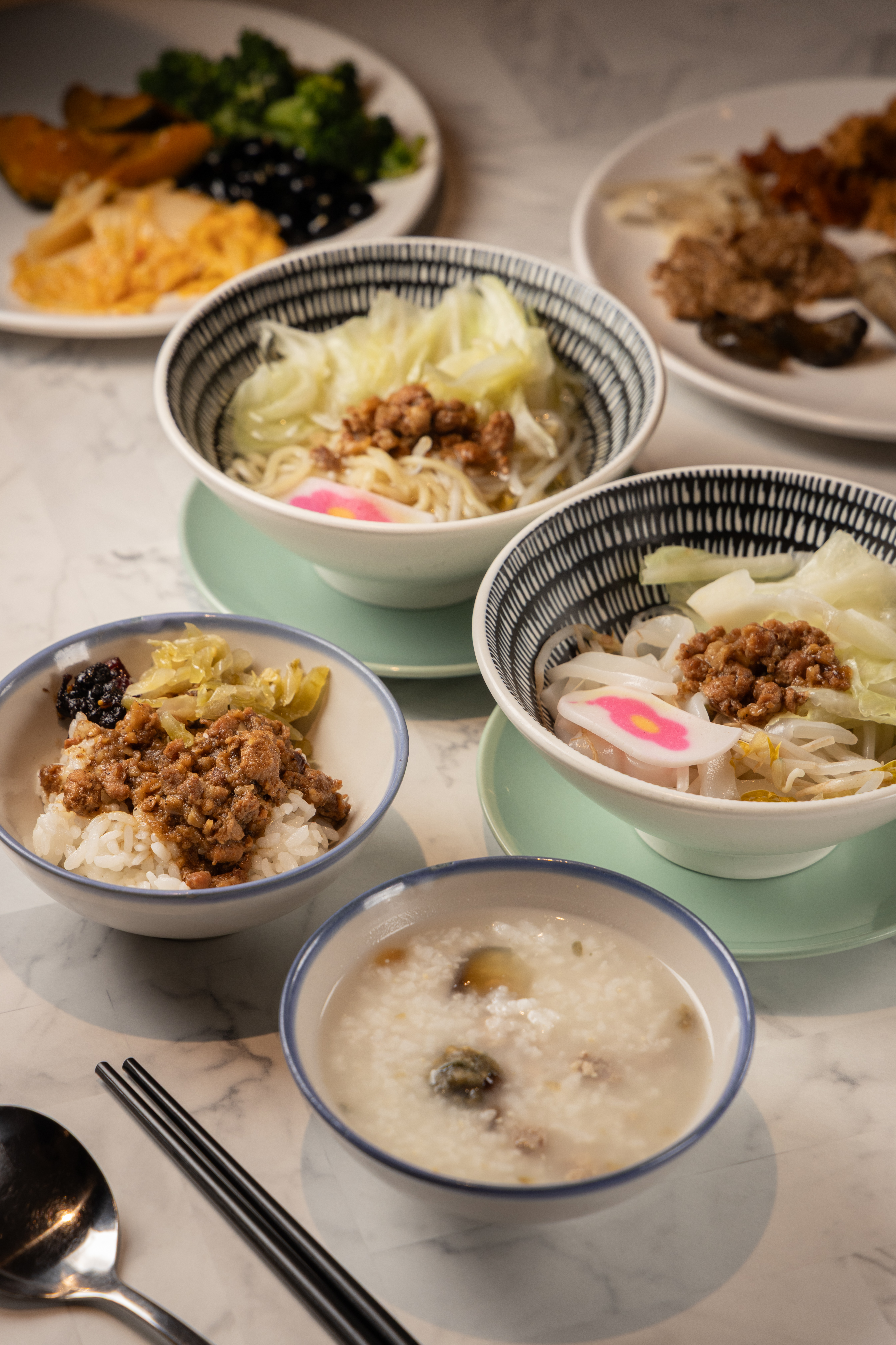 滷肉飯、清粥小菜、乾拌麵,在智空間早餐都吃得到。