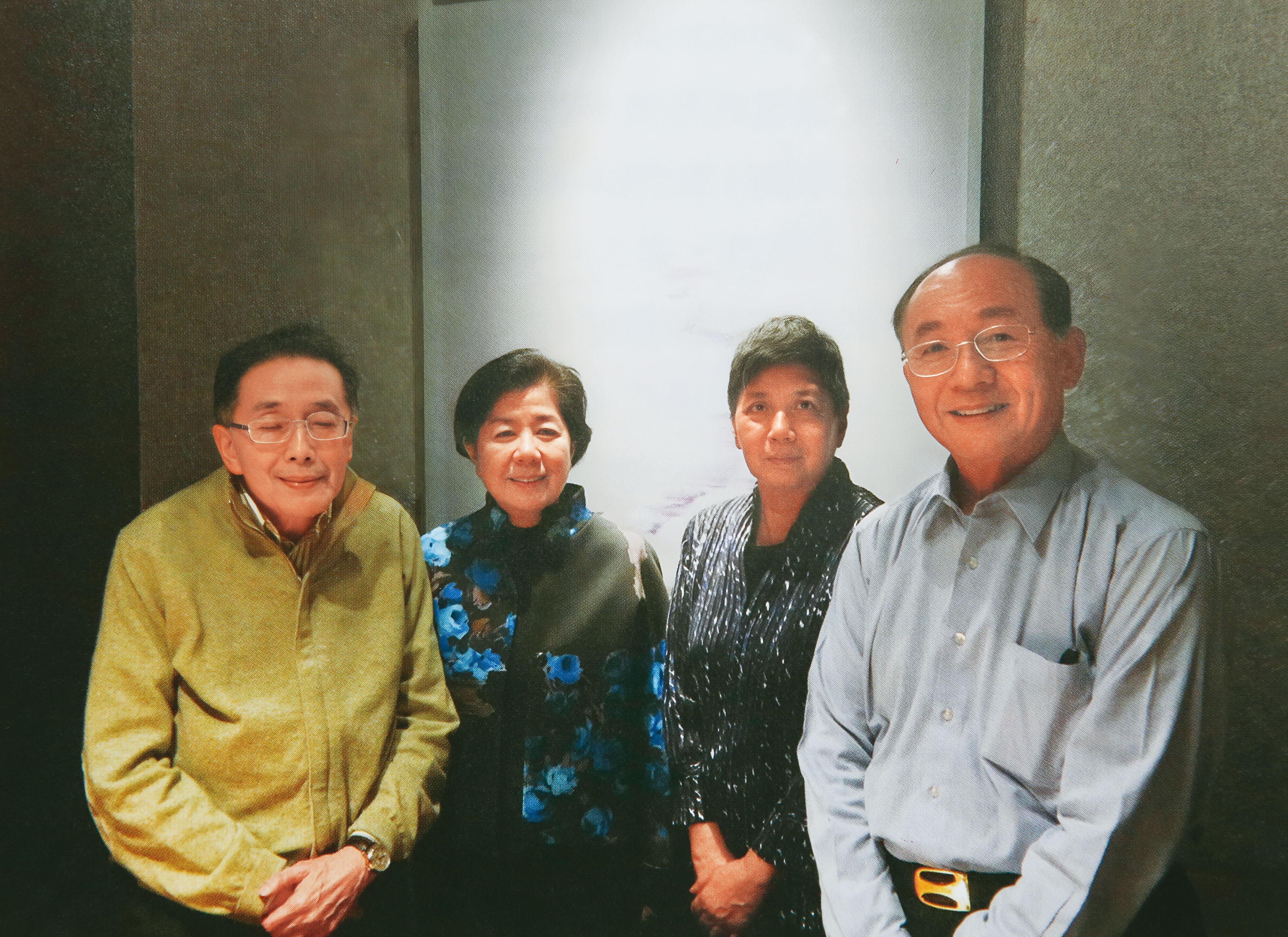 精誠創辦人黃宗仁（左一）年事已高，2位愛女亦無意接棒。（翻攝《那些年我和我的朋友們》）