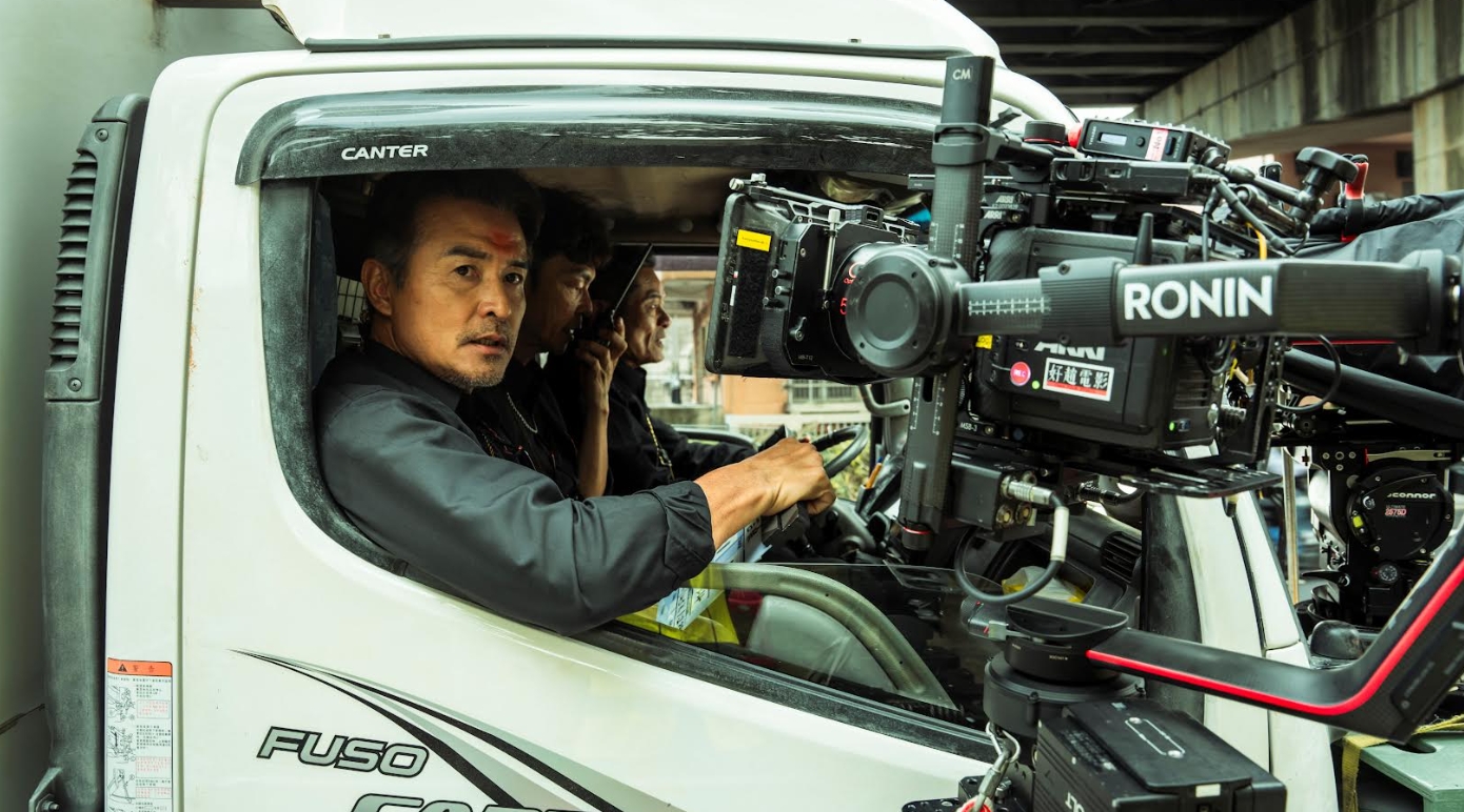 片中大叔們搭上改裝老貨車，殺入直播界當網紅，居然一舉成名。（萬騰文化創意提供）