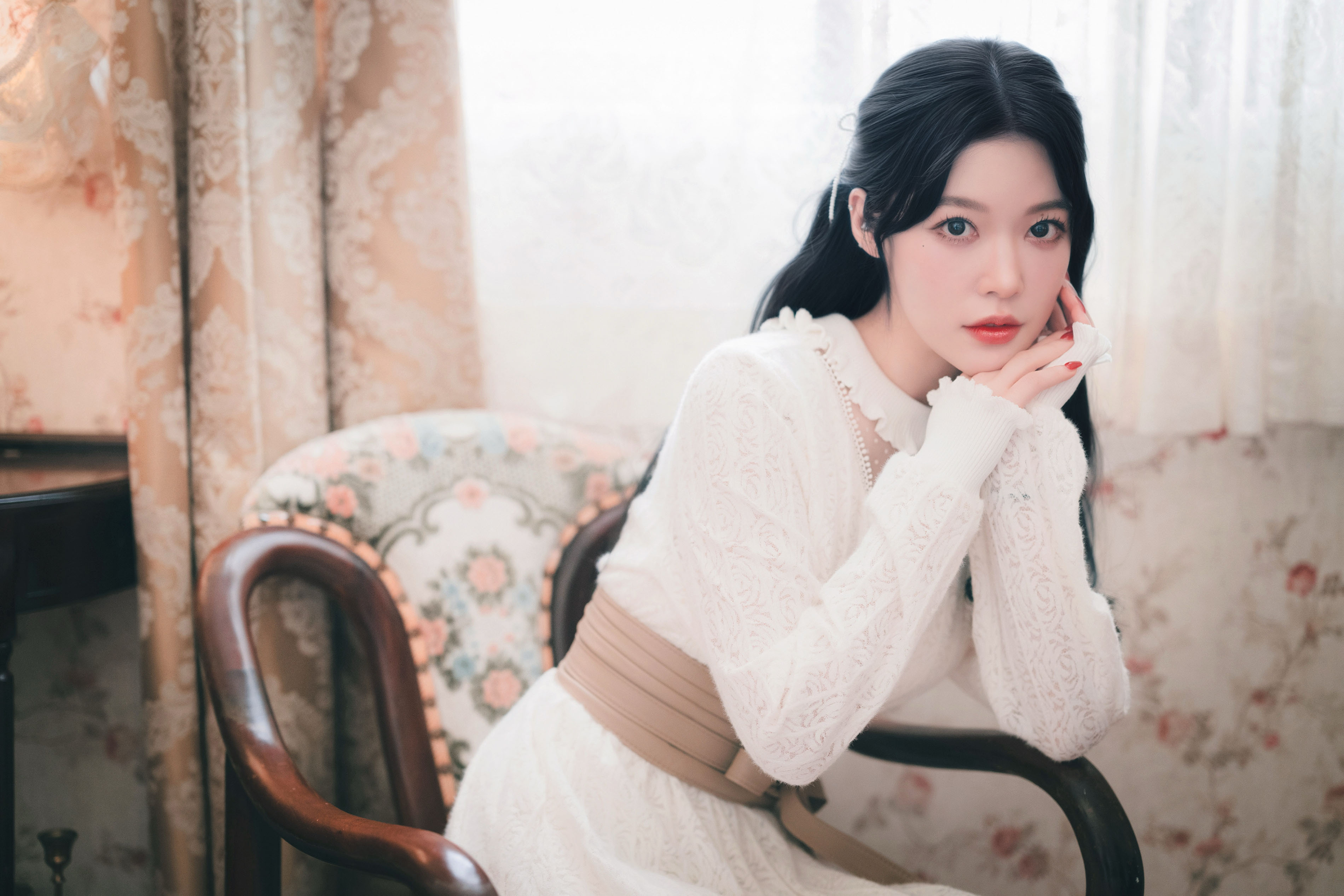 李瑩珠在台定居6年首次親手包粽子。（隻魚文創提供）